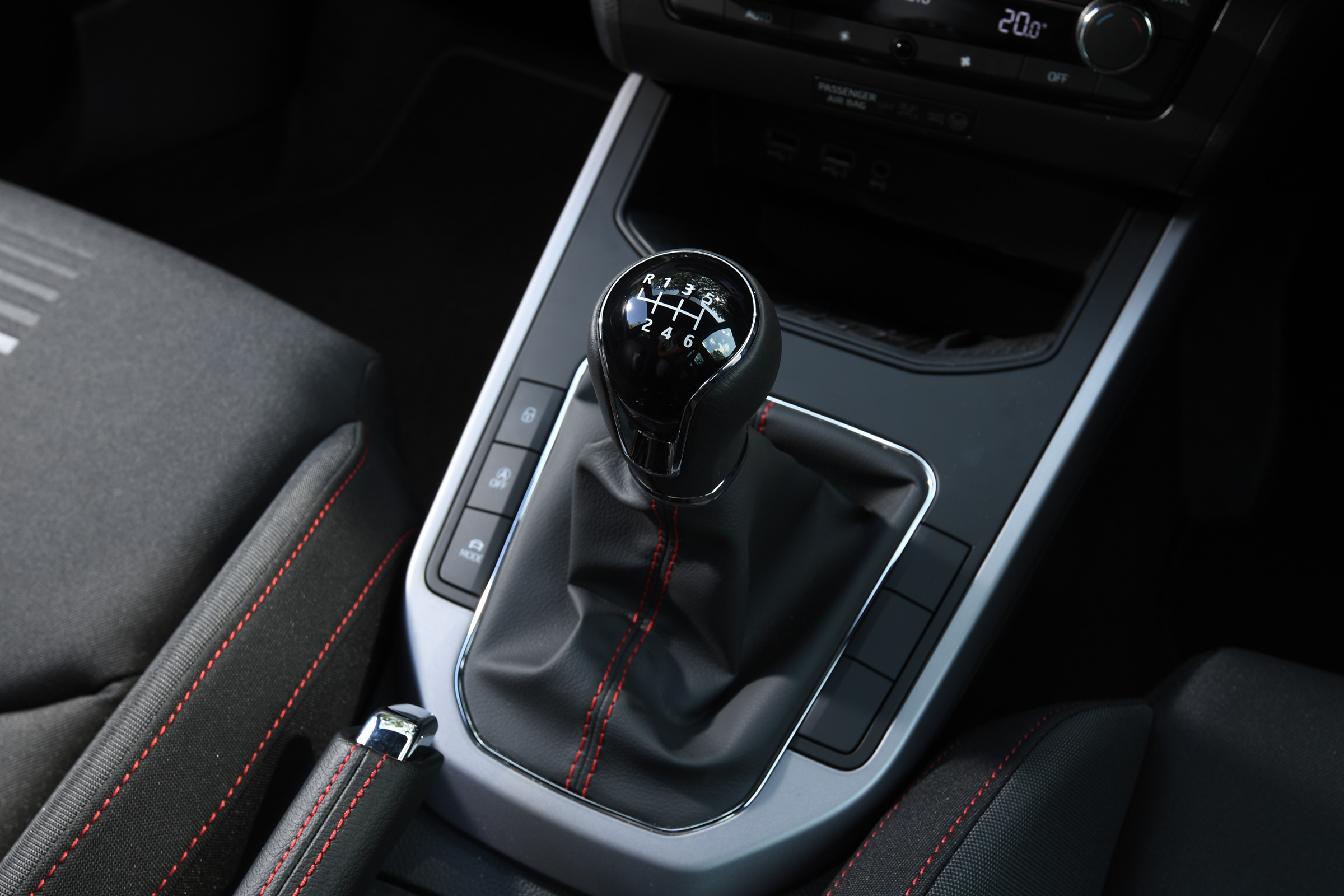 SEAT Arona gear lever