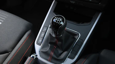 SEAT Arona gear lever