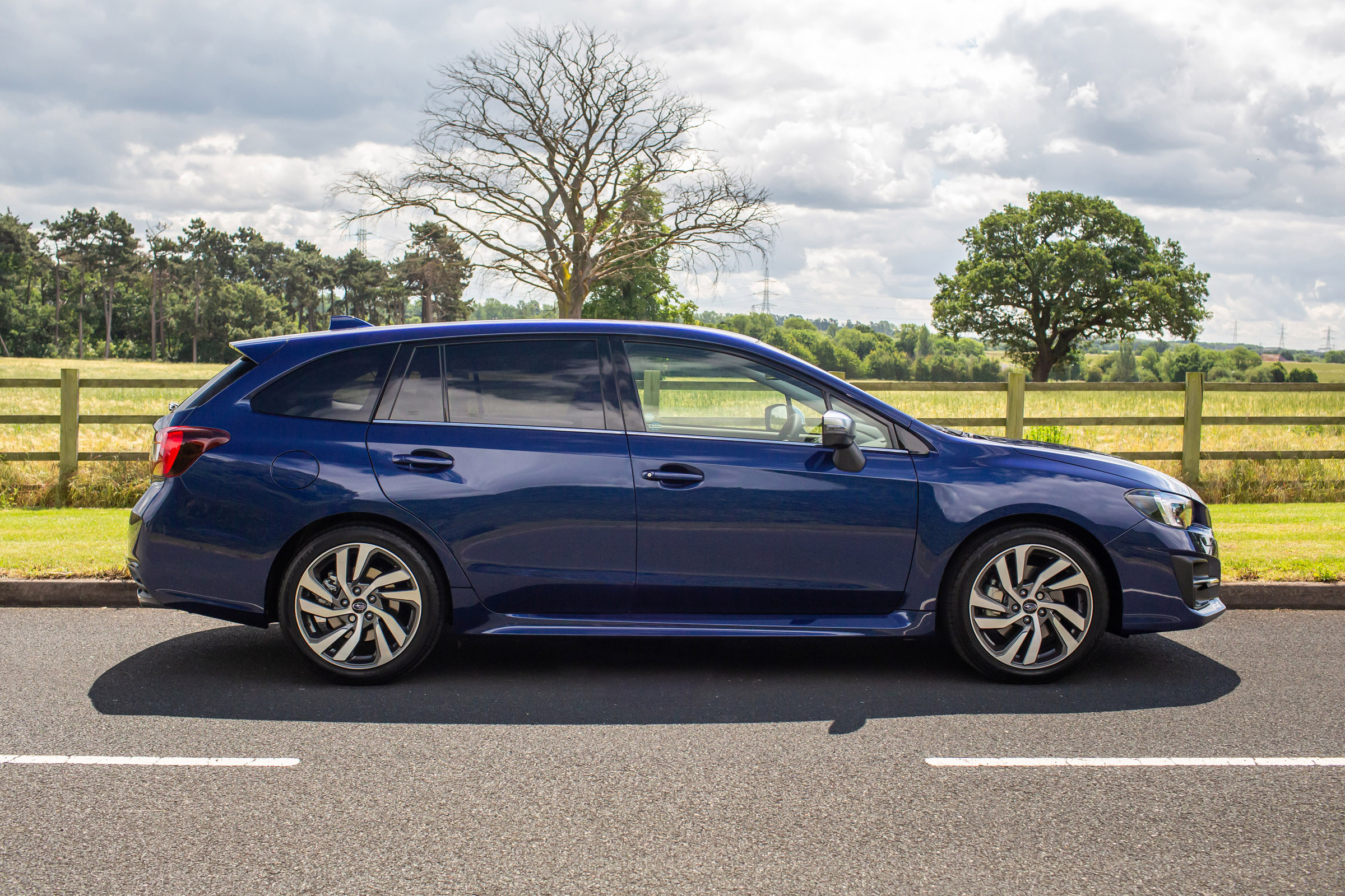 Subaru Levorg profile