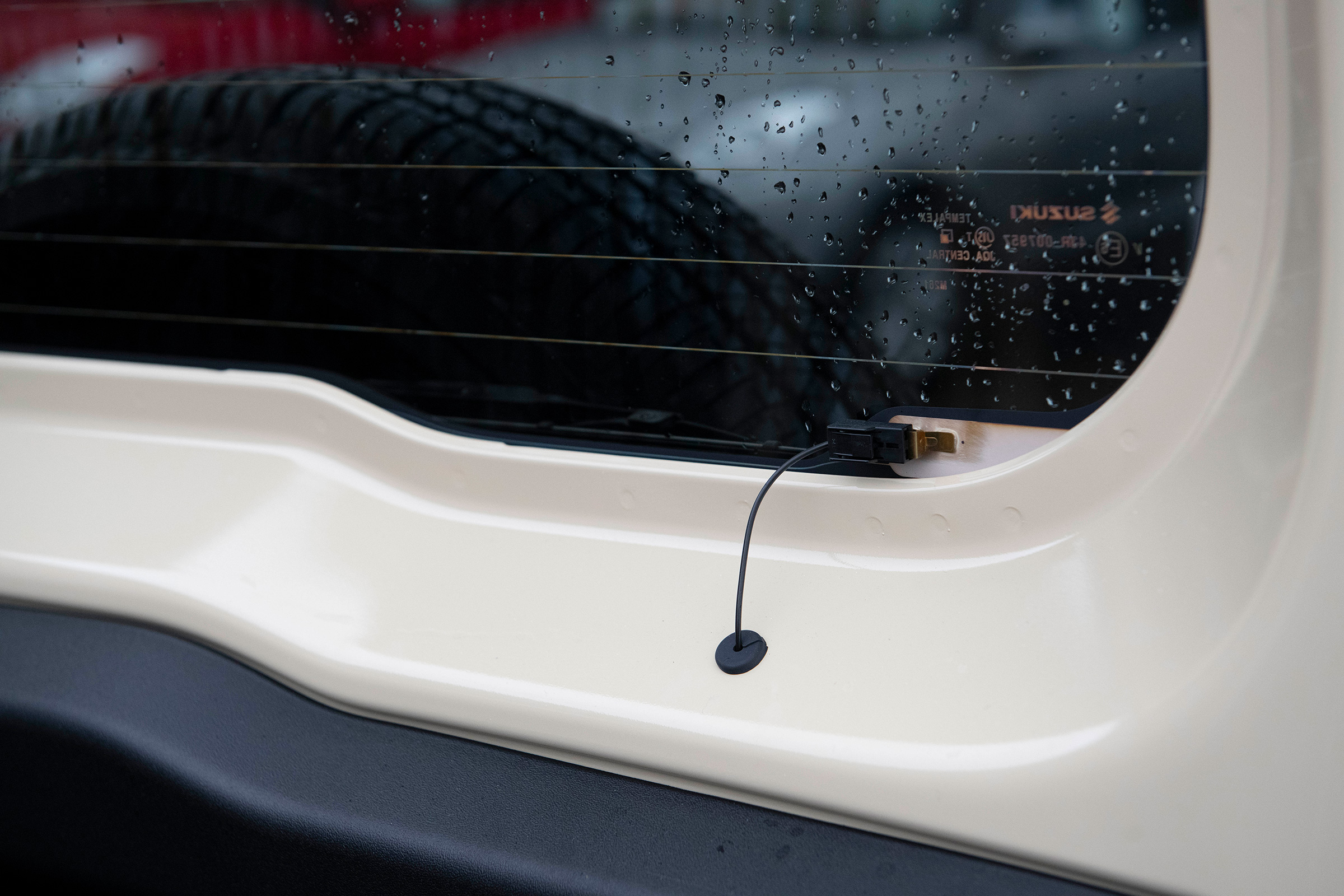 Suzuki Jimny - long term test - rear window heater cable