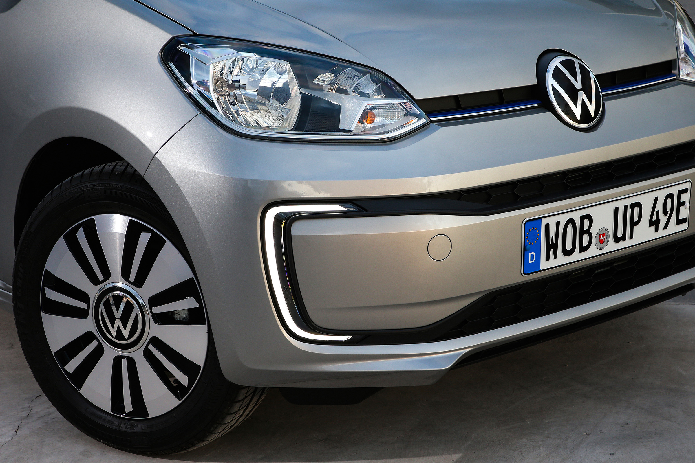 Volkswagen e-up! - front
