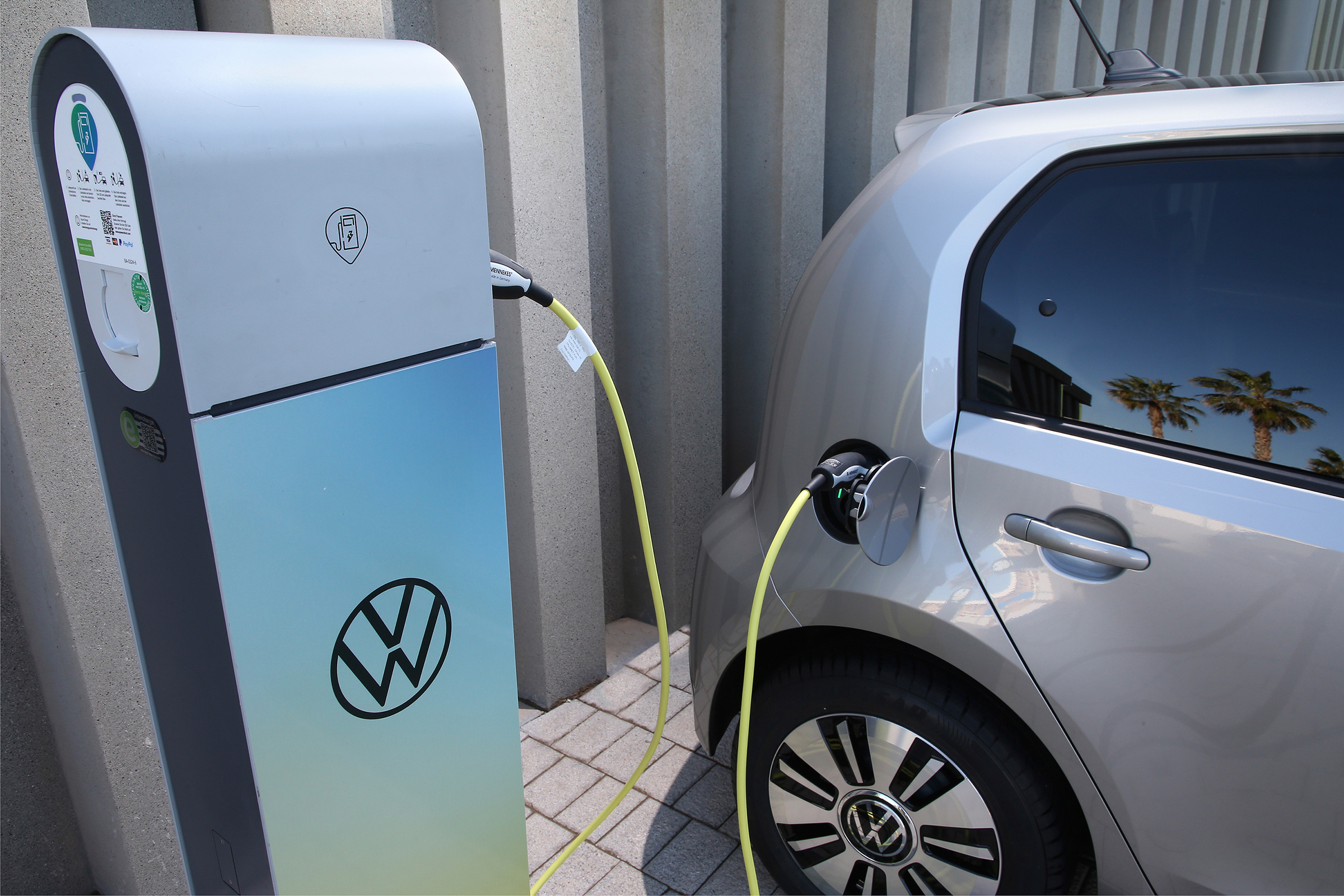 Volkswagen e-up! - charging