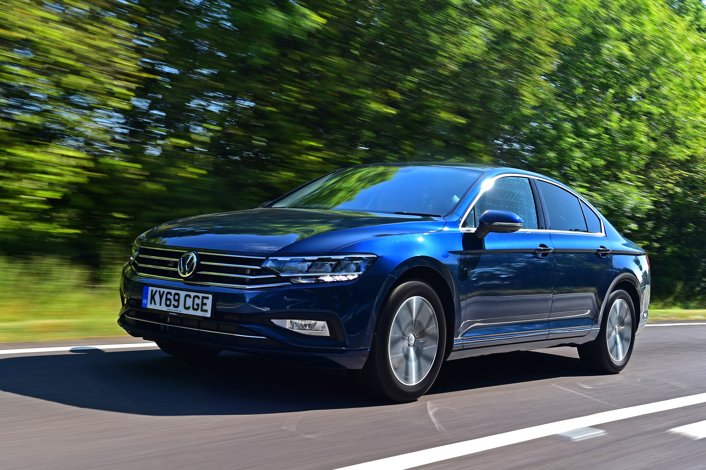 Volkswagen Passat front