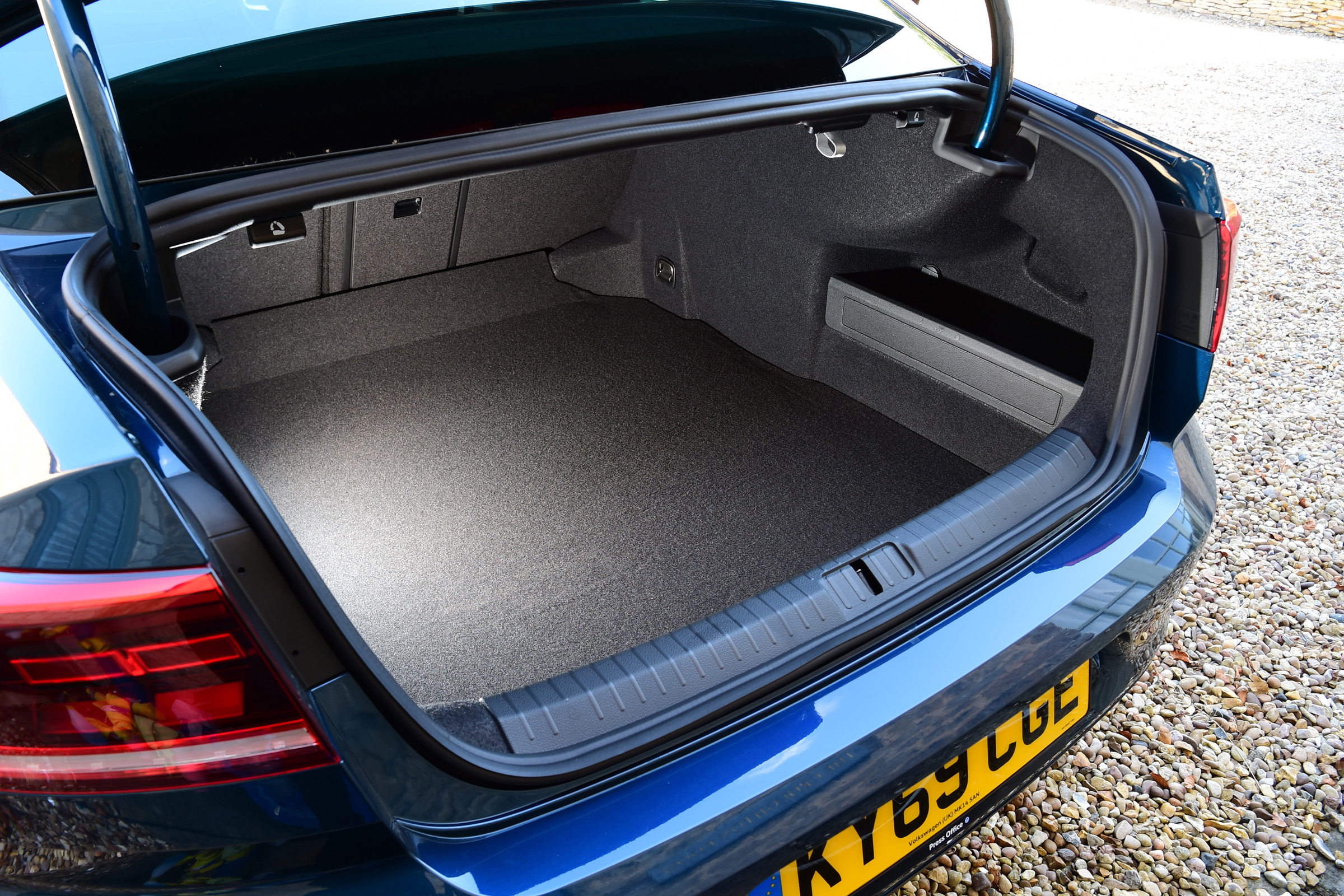 Volkswagen Passat boot
