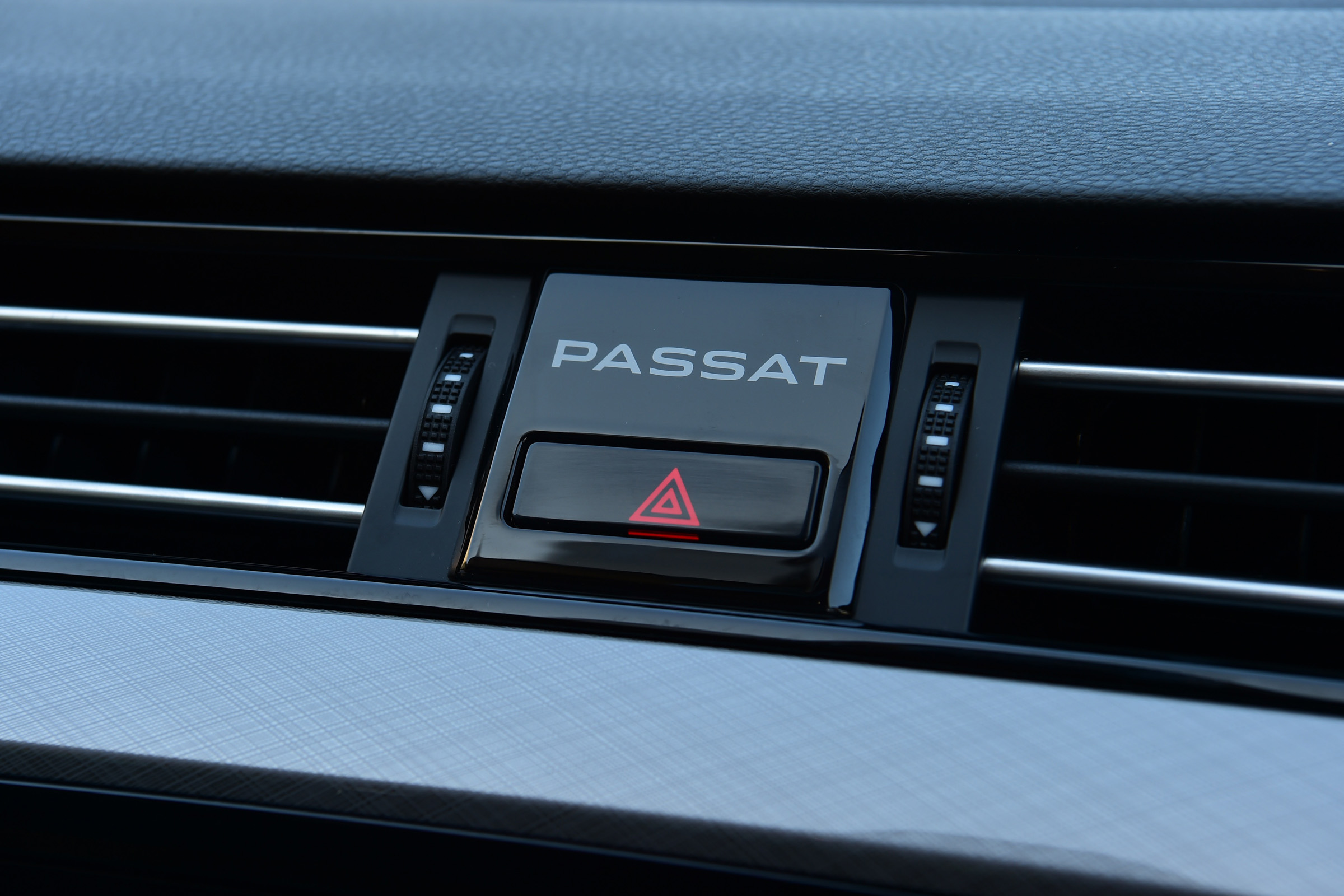 Volkswagen Passat dash logo