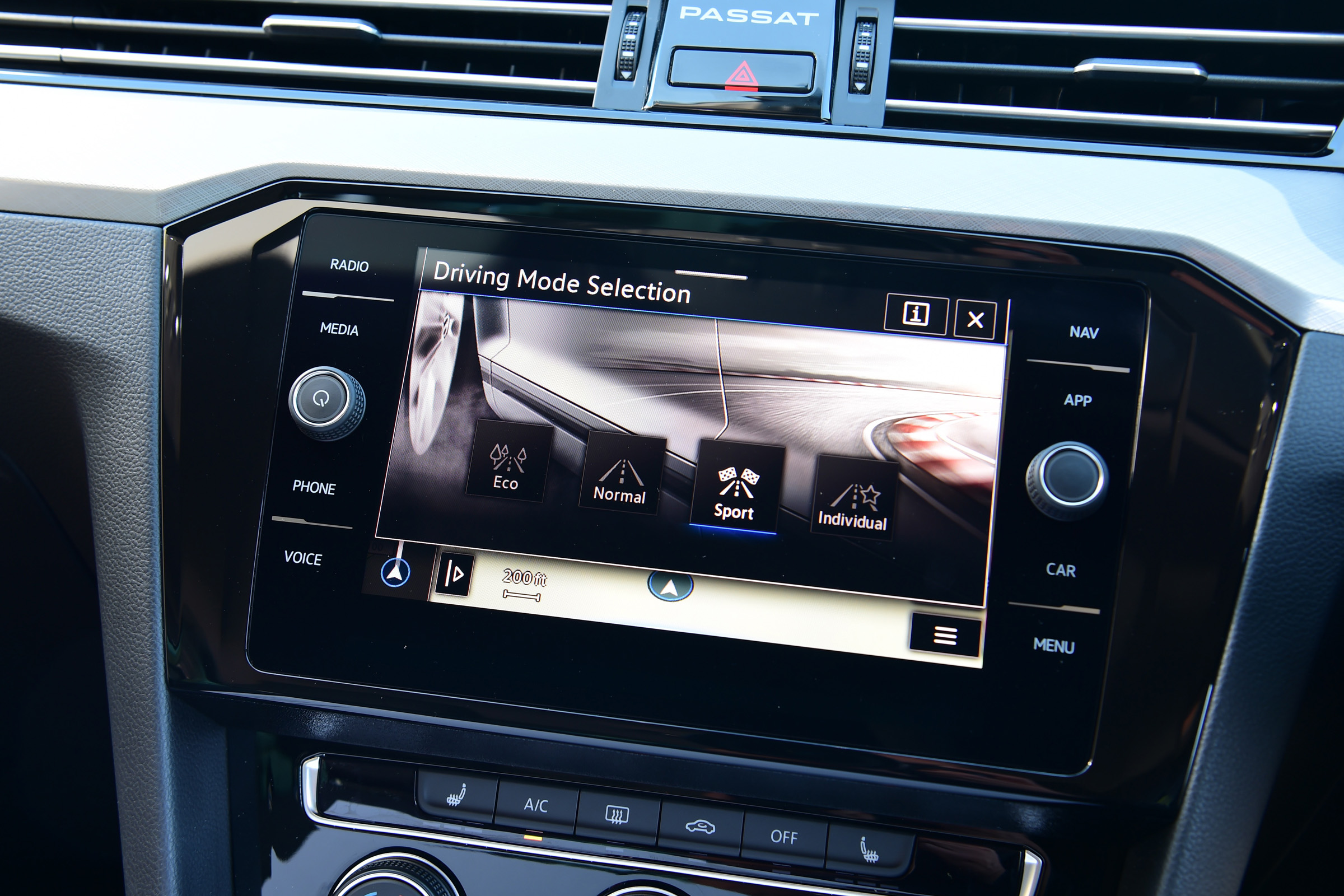 Volkswagen Passat infotainment
