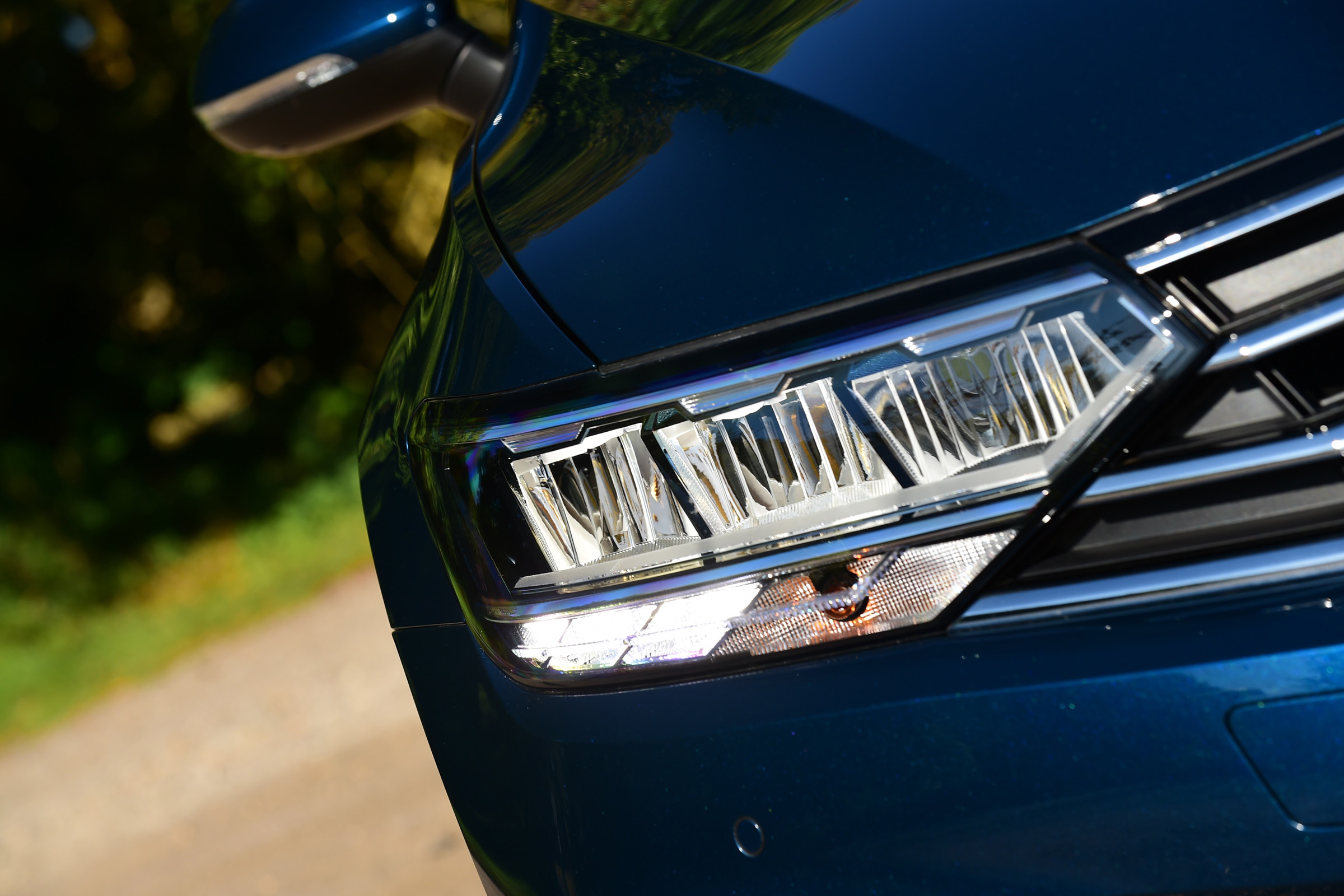 Volkswagen Passat light