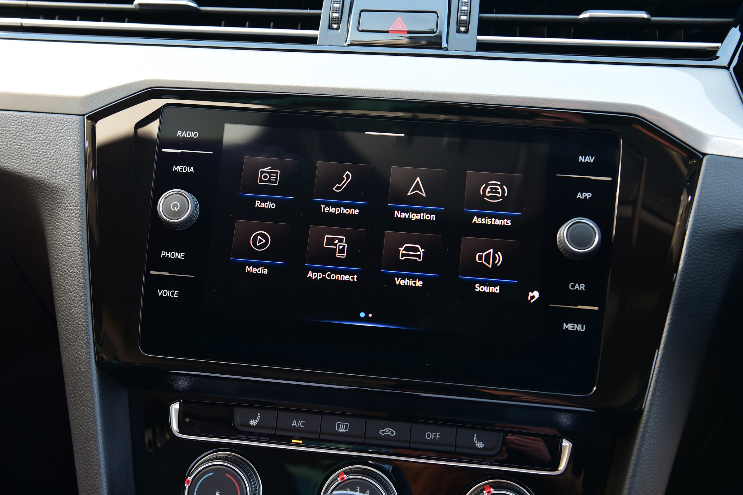 Volkswagen Passat infotainment