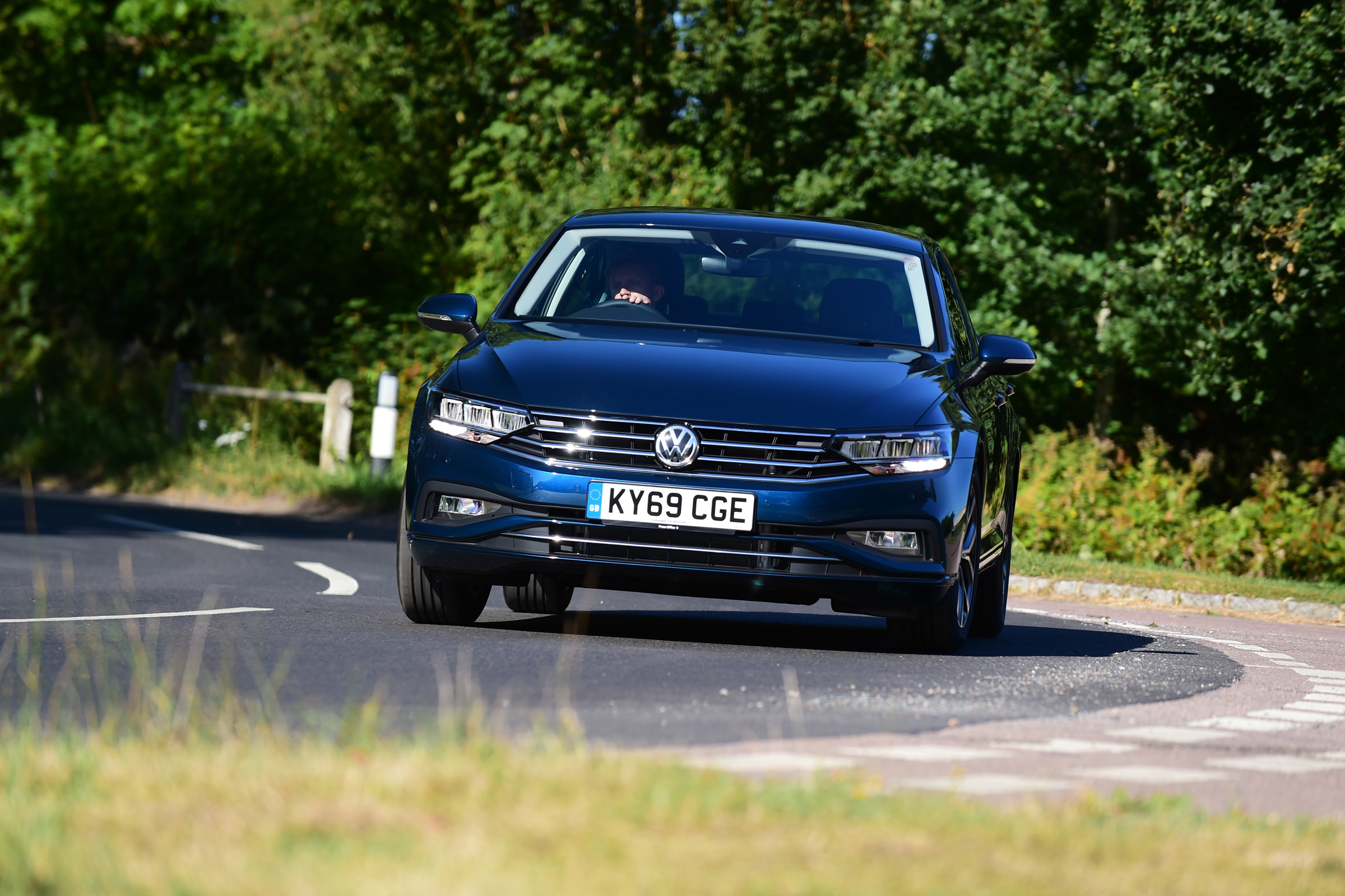 Volkswagen Passat front