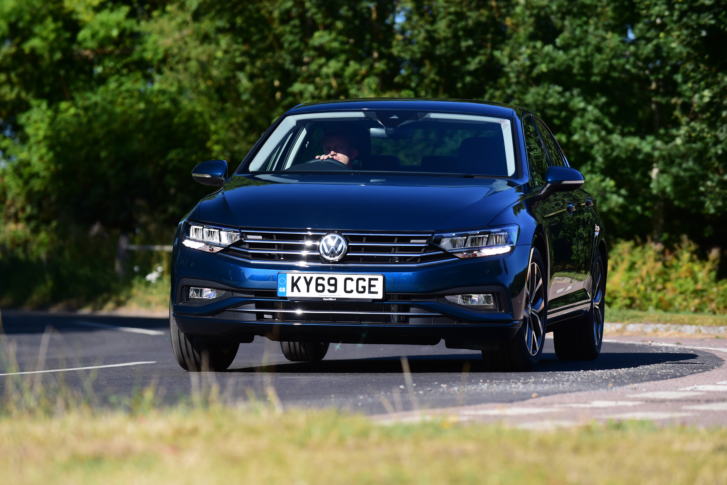 Volkswagen Passat front