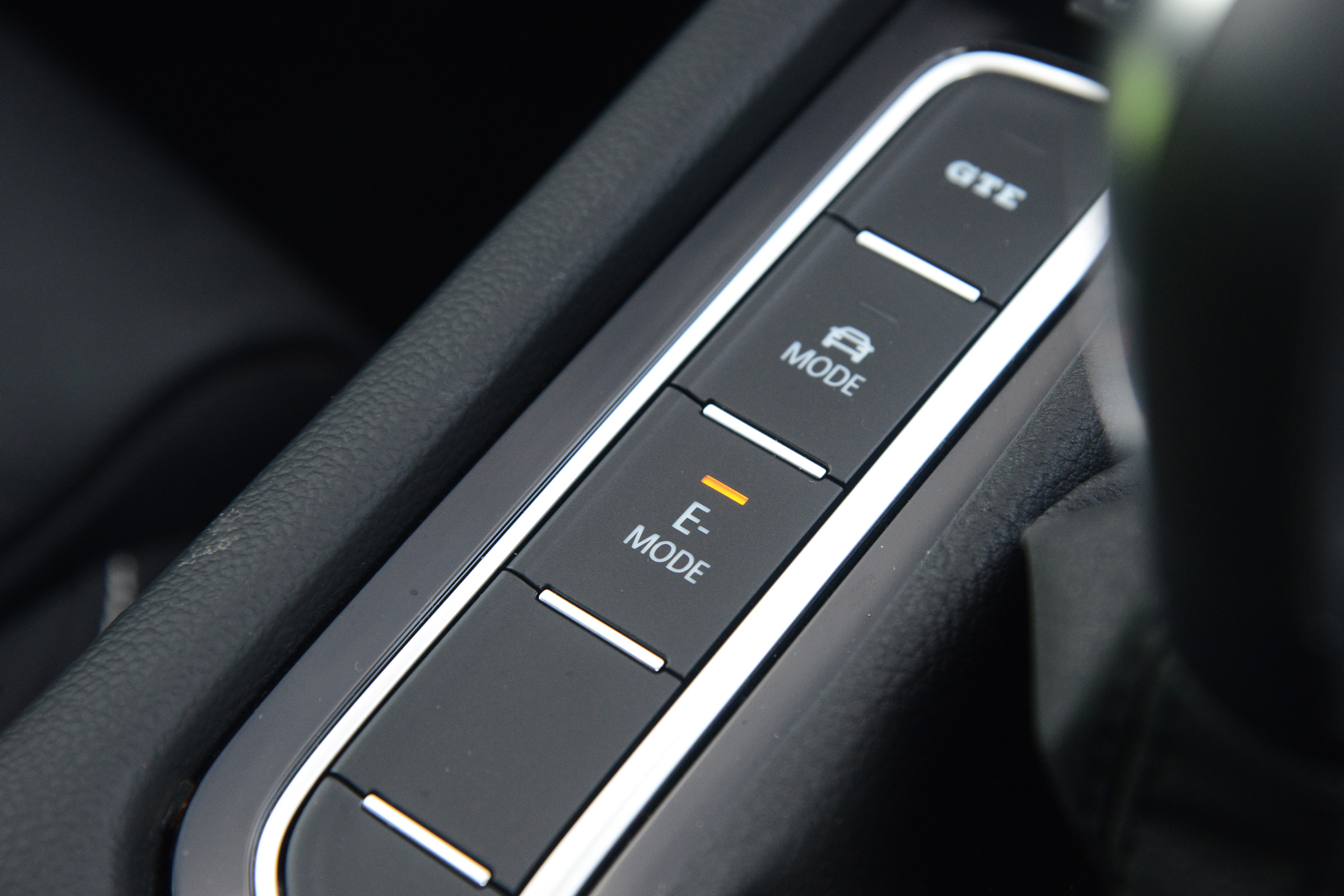 Volkswagen Passat GTE drive mode button