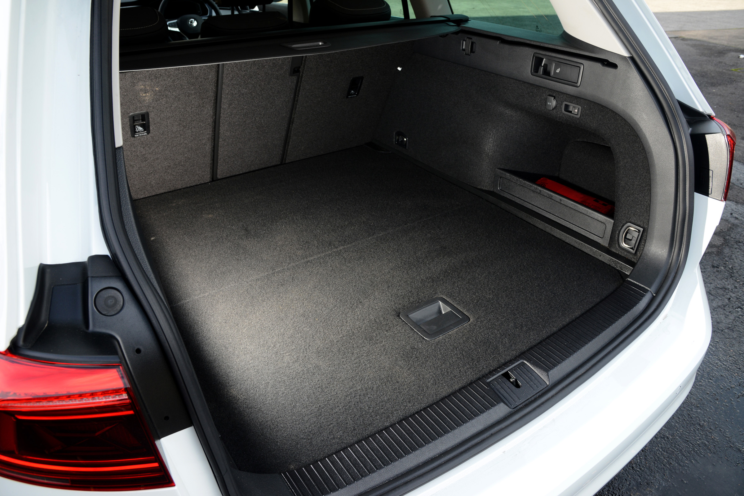 Volkswagen Passat GTE boot