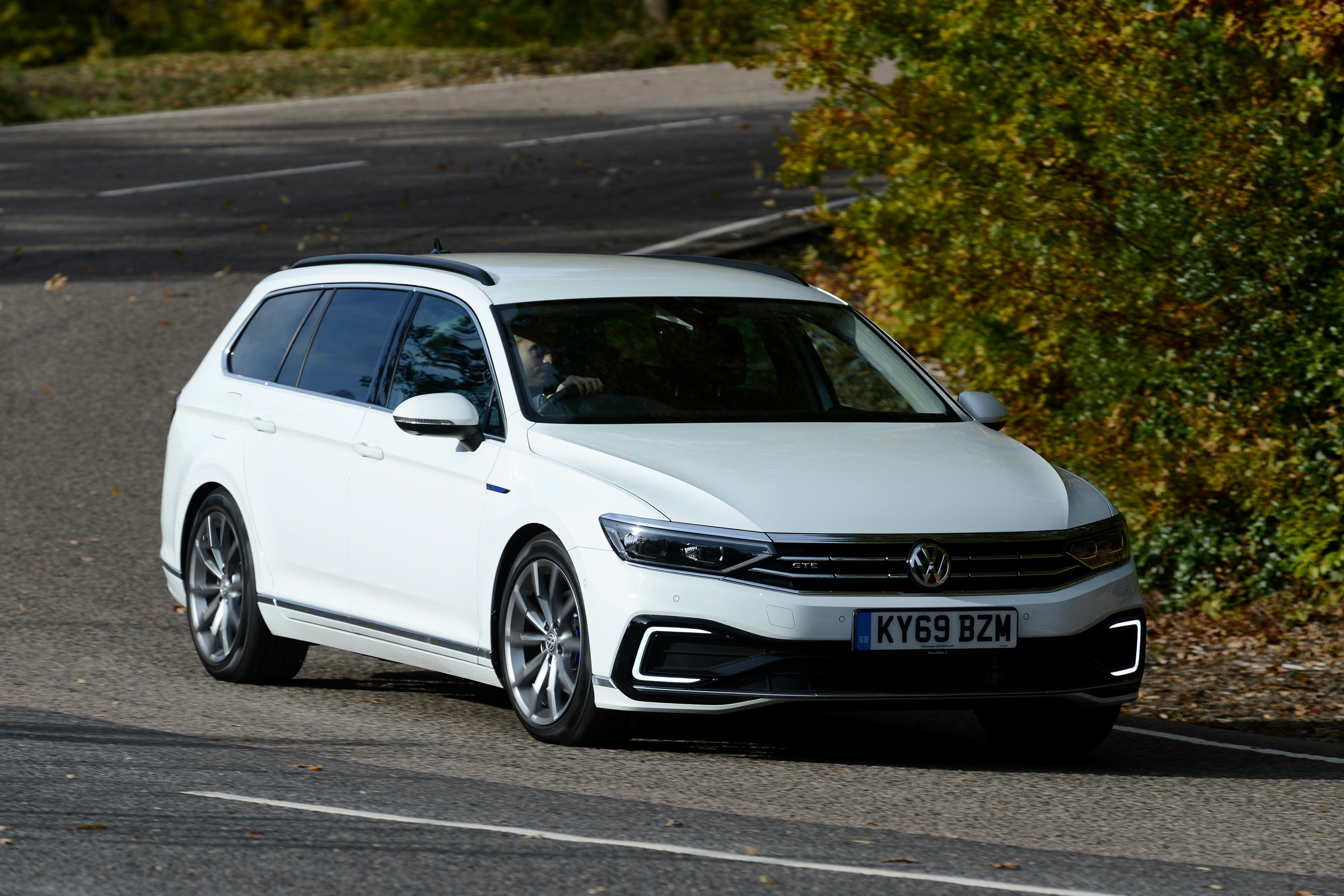 Volkswagen Passat GTE cornering