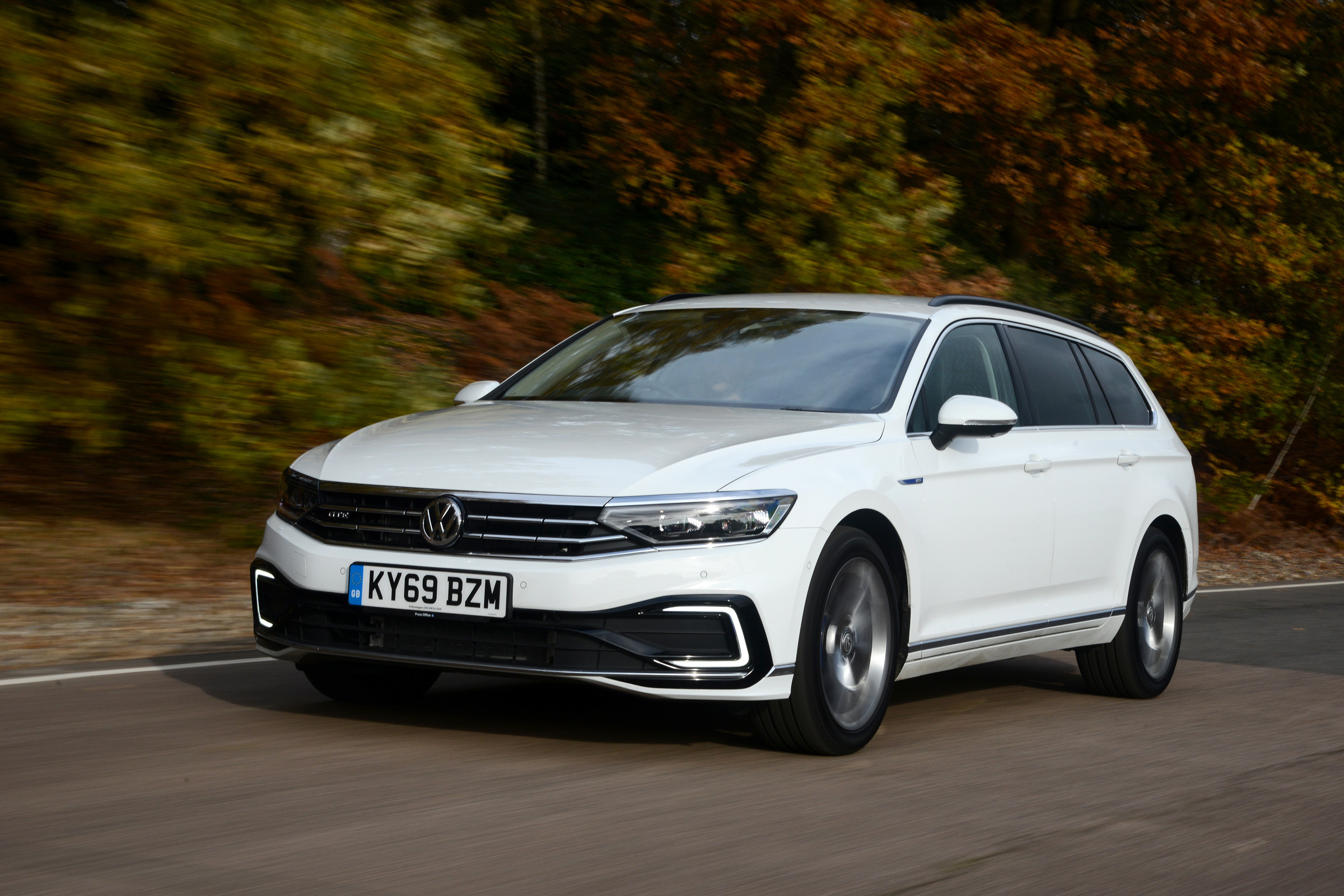 Volkswagen Passat GTE front