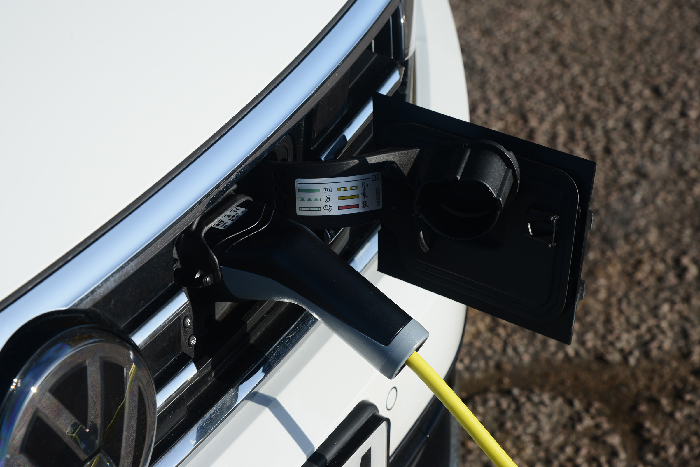 Volkswagen Passat GTE charging port