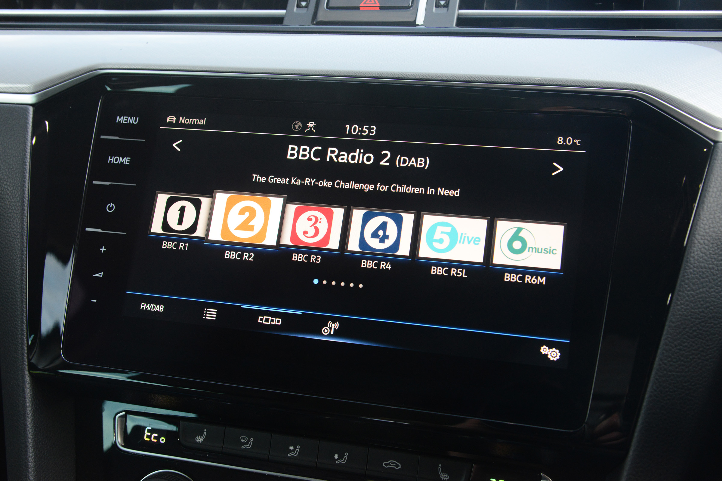 Volkswagen Passat GTE infotainment