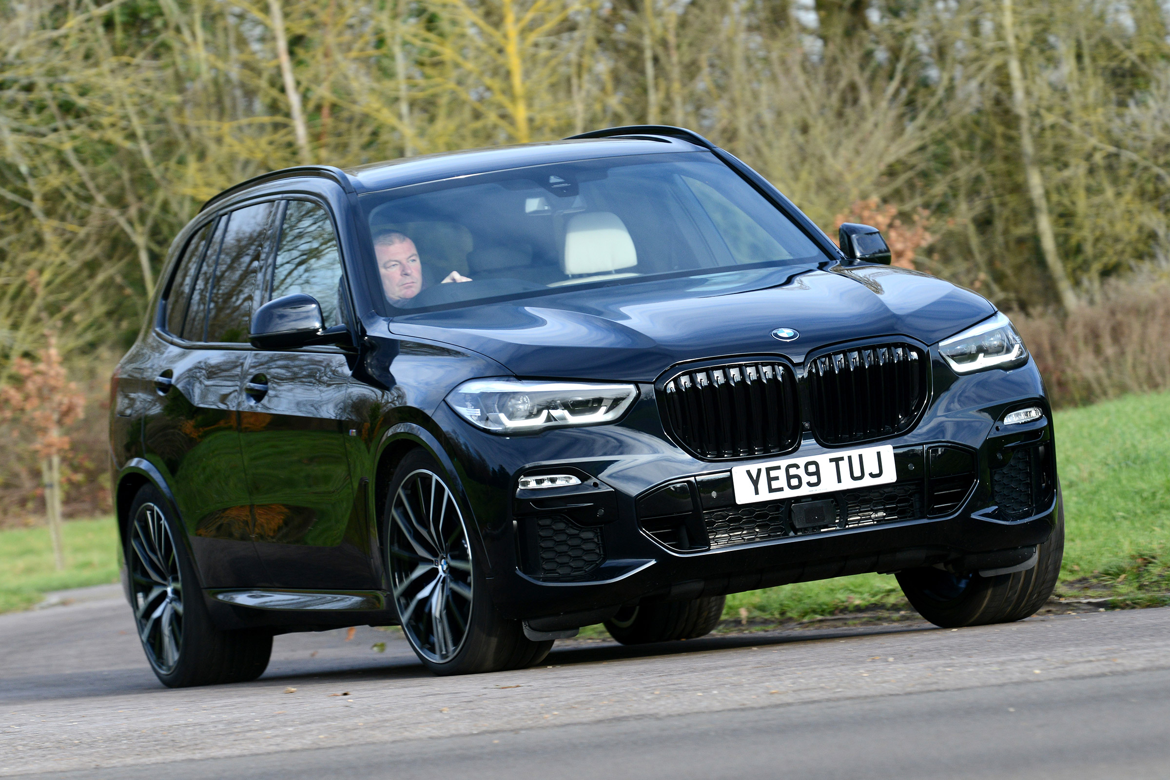 BMW X5 xDrive45e - front