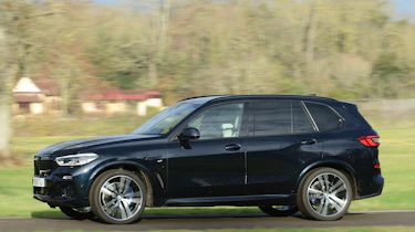 BMW X5 xDrive45e - side