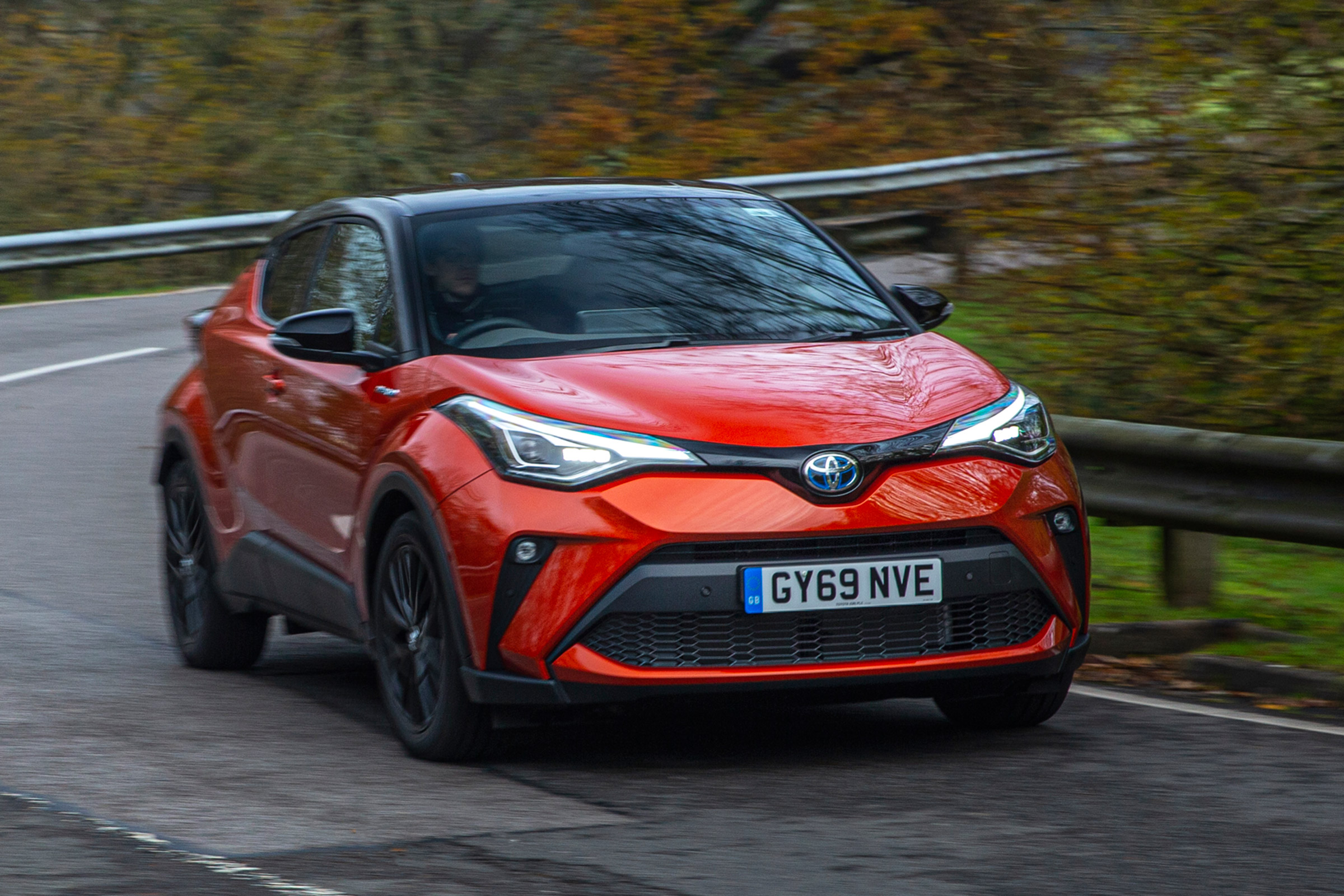 Toyota C-HR - front cornering