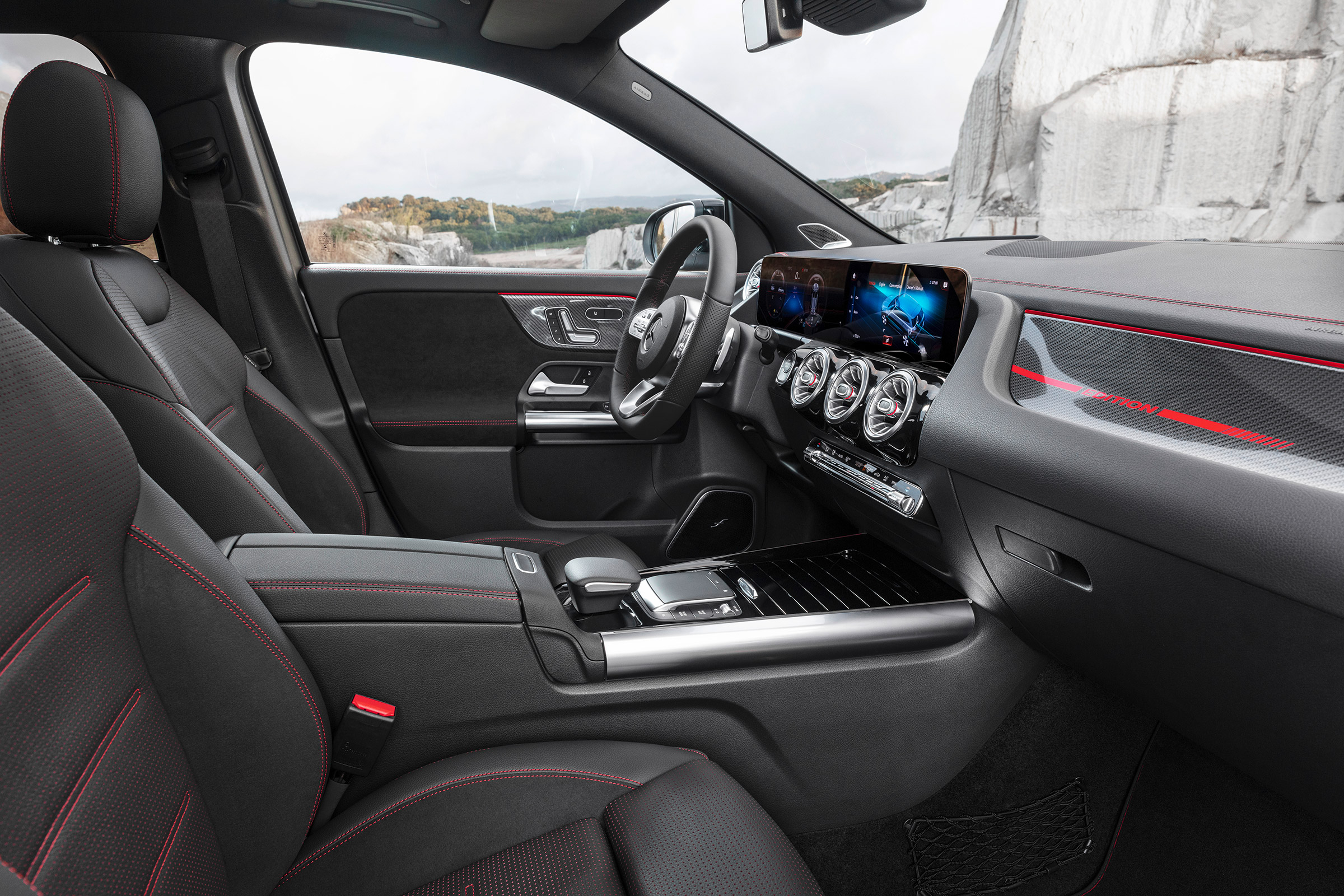 Mercedes GLA - front seats