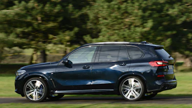 BMW X5 xDrive45e - side action