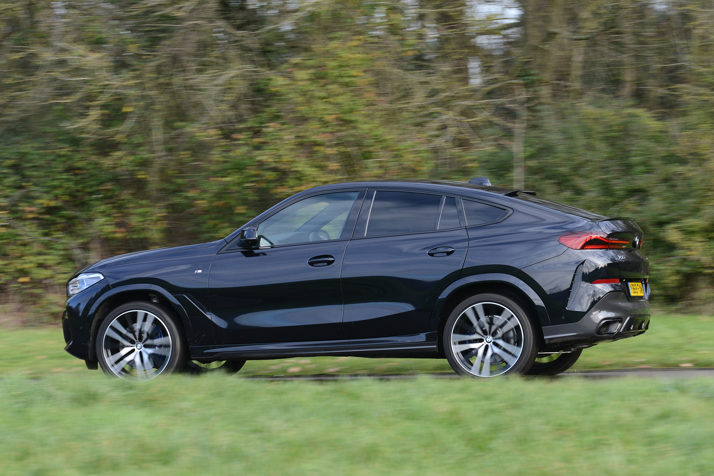BMW X6 - side action