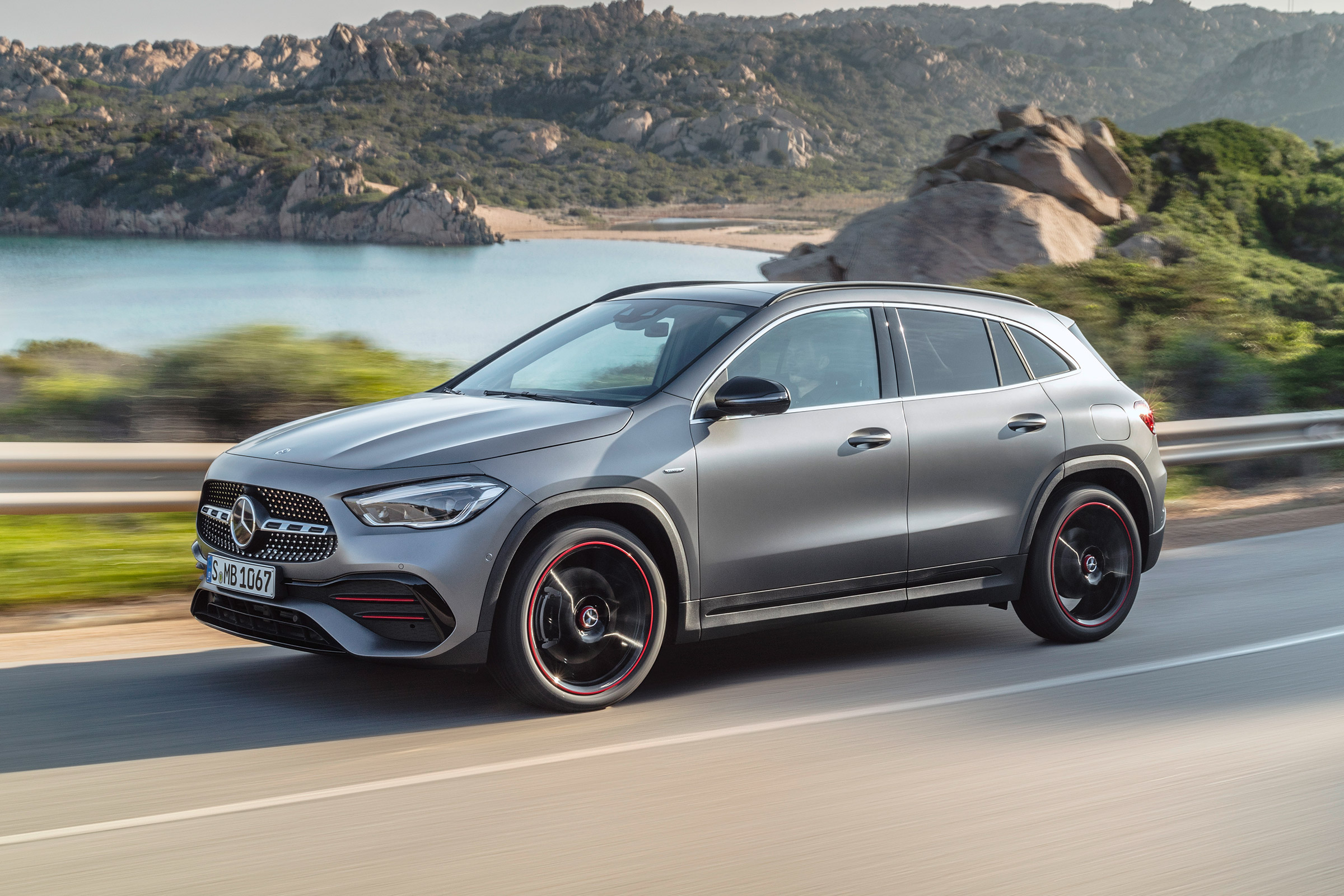 Mercedes GLA - front action