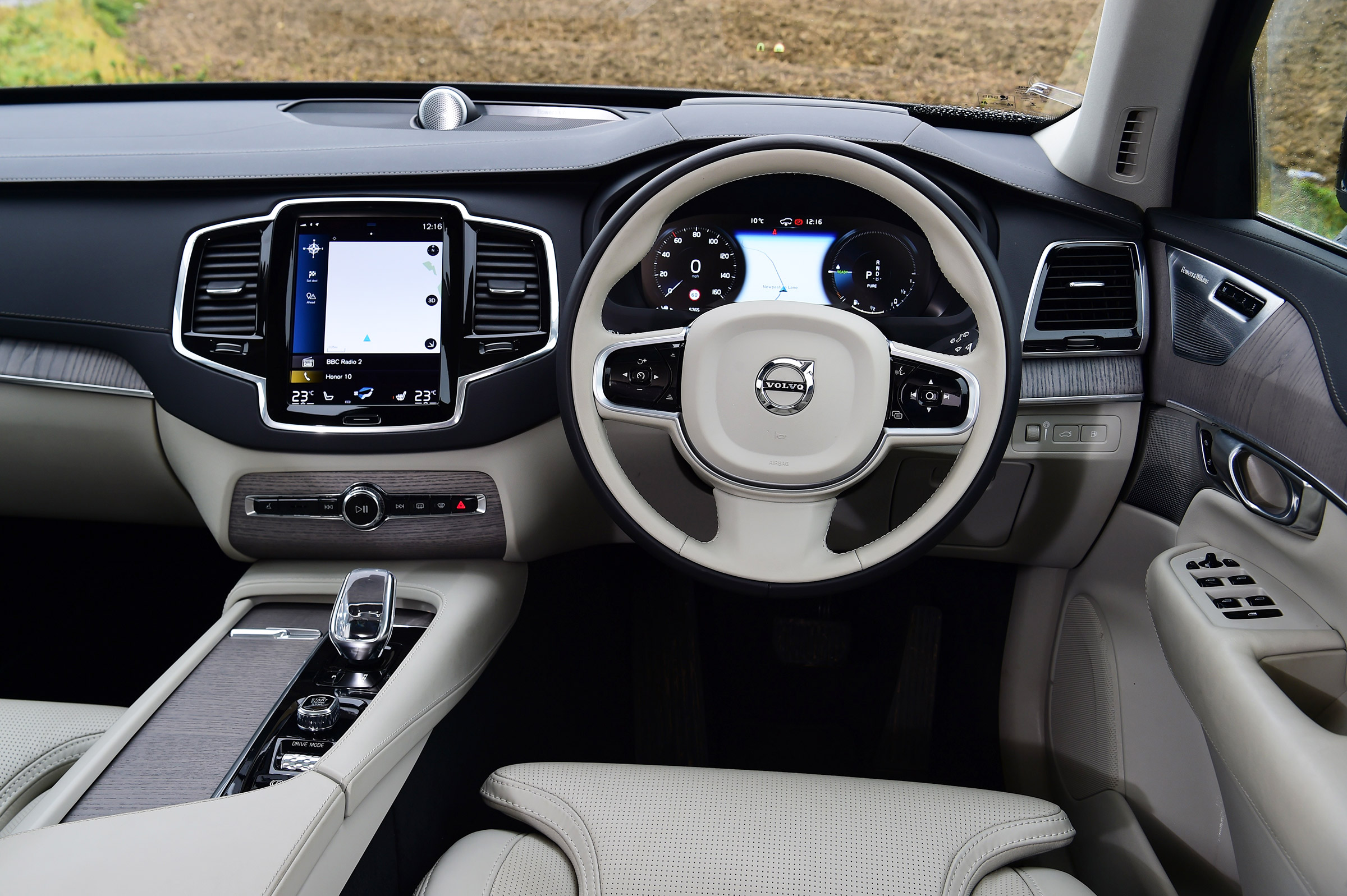 Volvo XC90 - dash