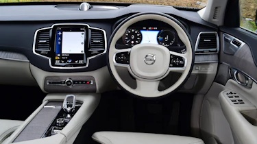 Volvo XC90 - dash