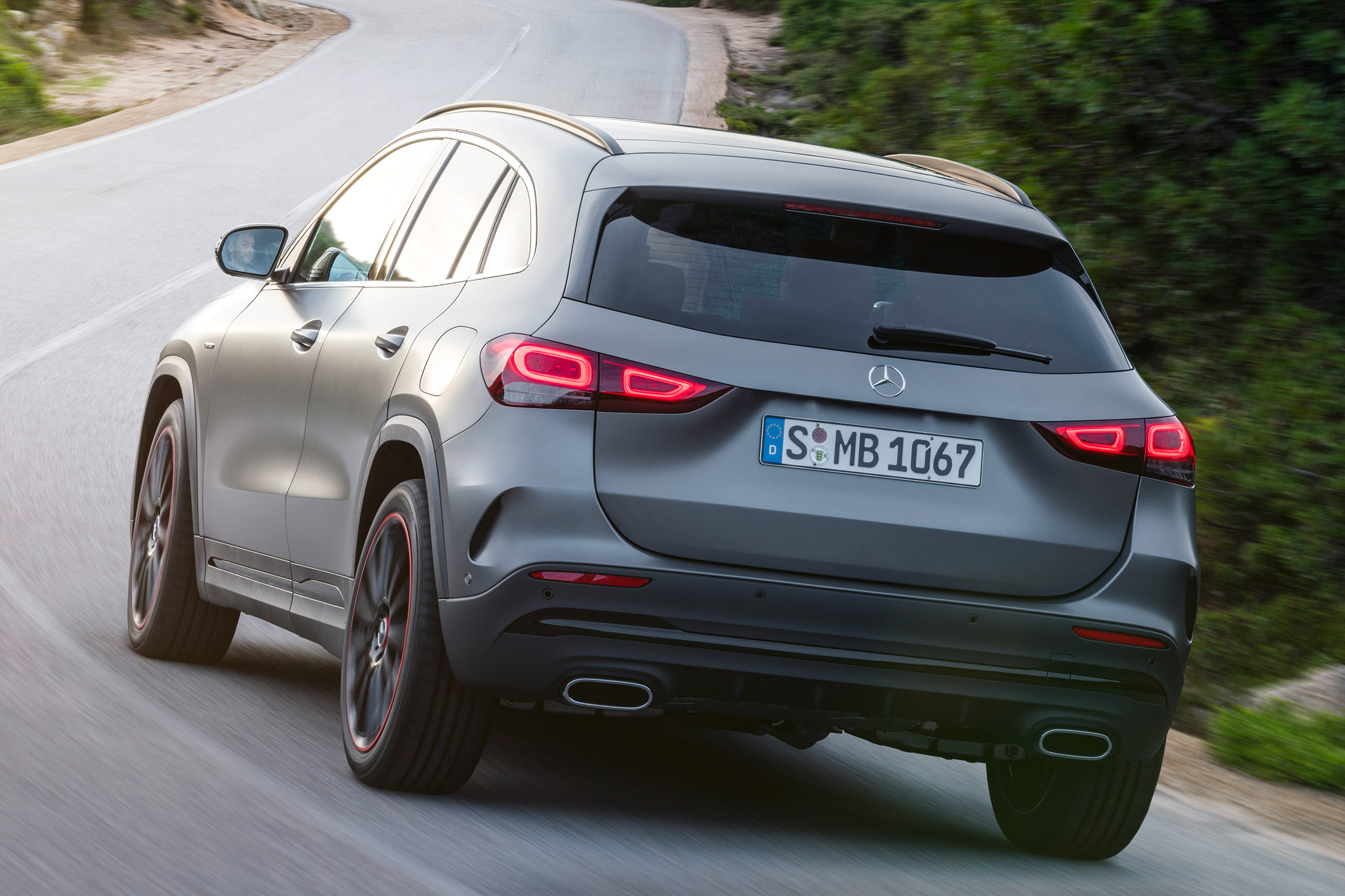 Mercedes GLA - rear cornering