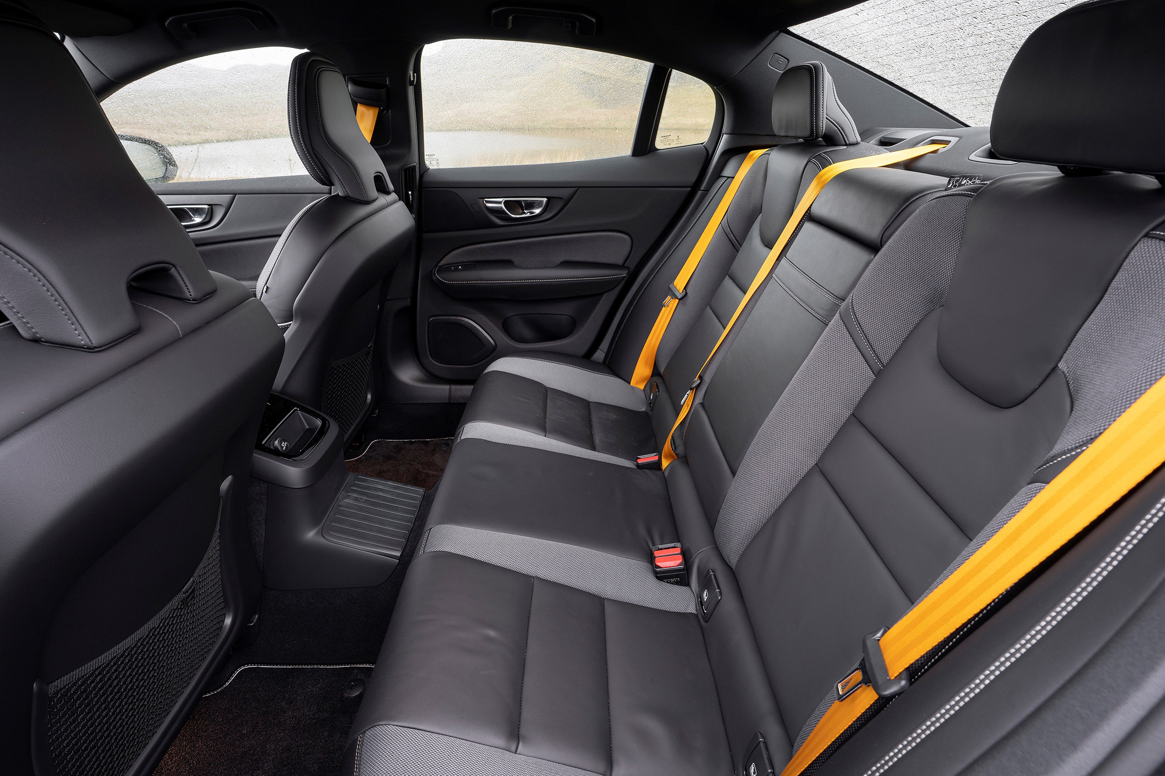 Volvo S60 Polestar Engineered - rear seats