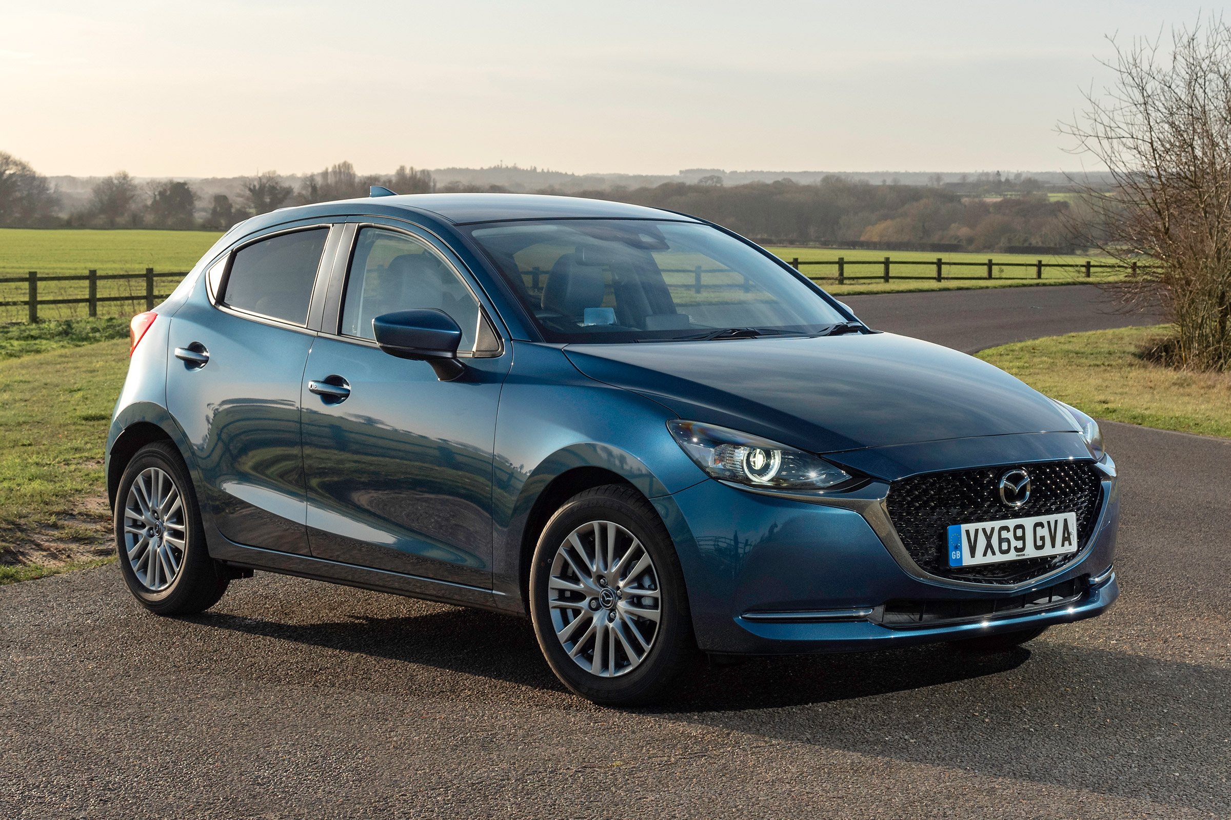 Mazda 2 - front static