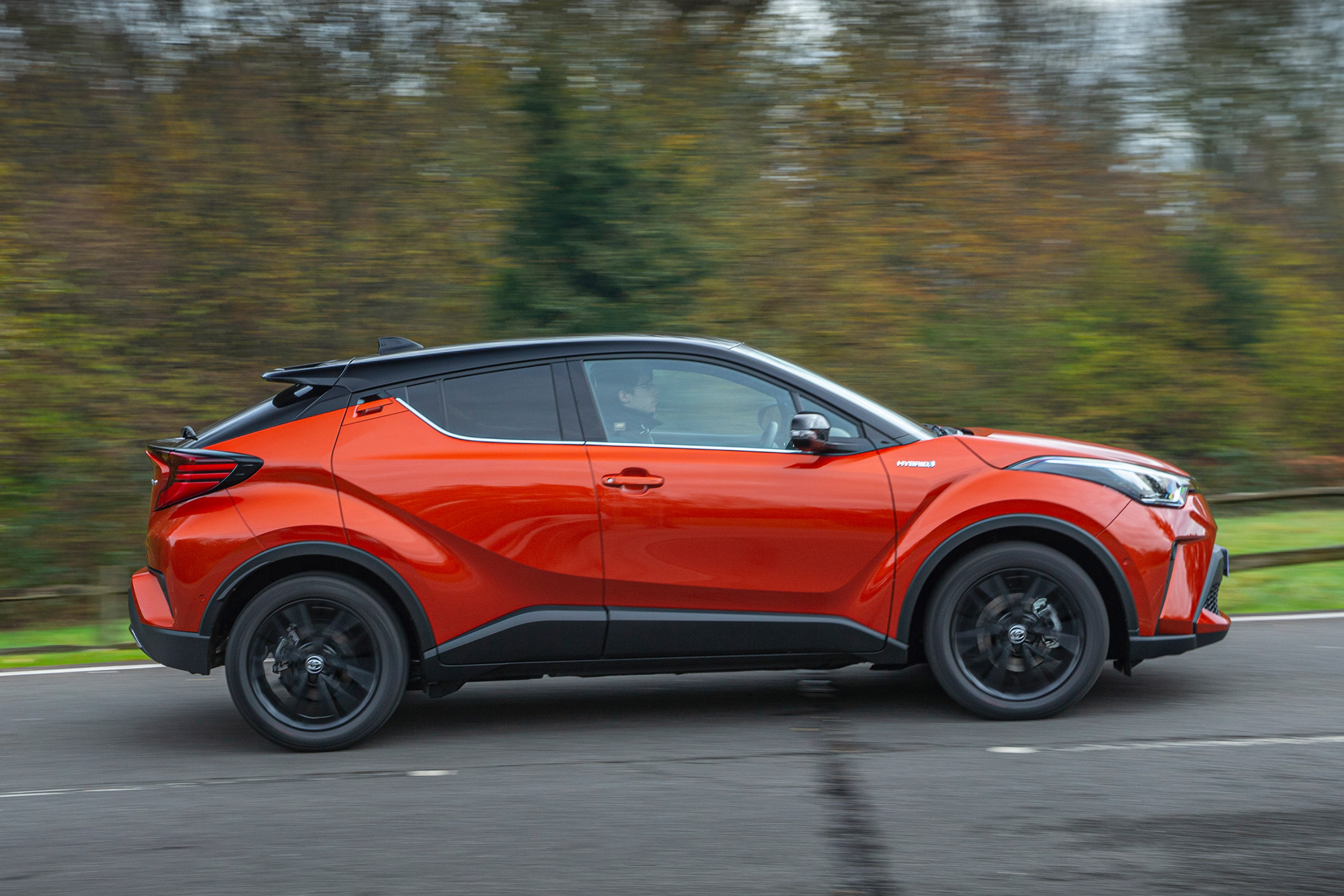 Toyota C-HR - side