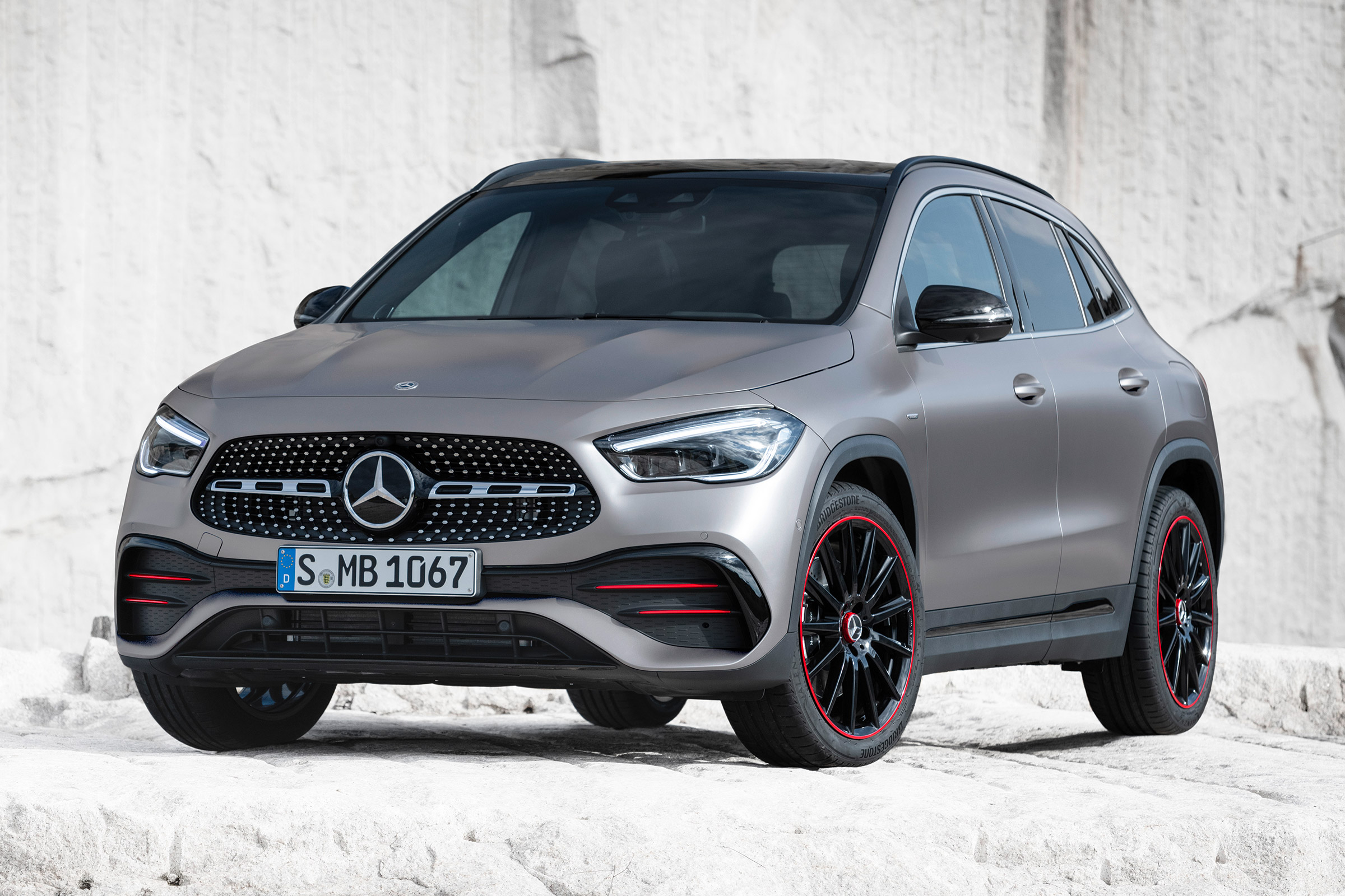 Mercedes GLA - front static