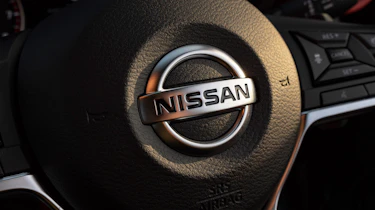Nissan Juke - steering wheel badge