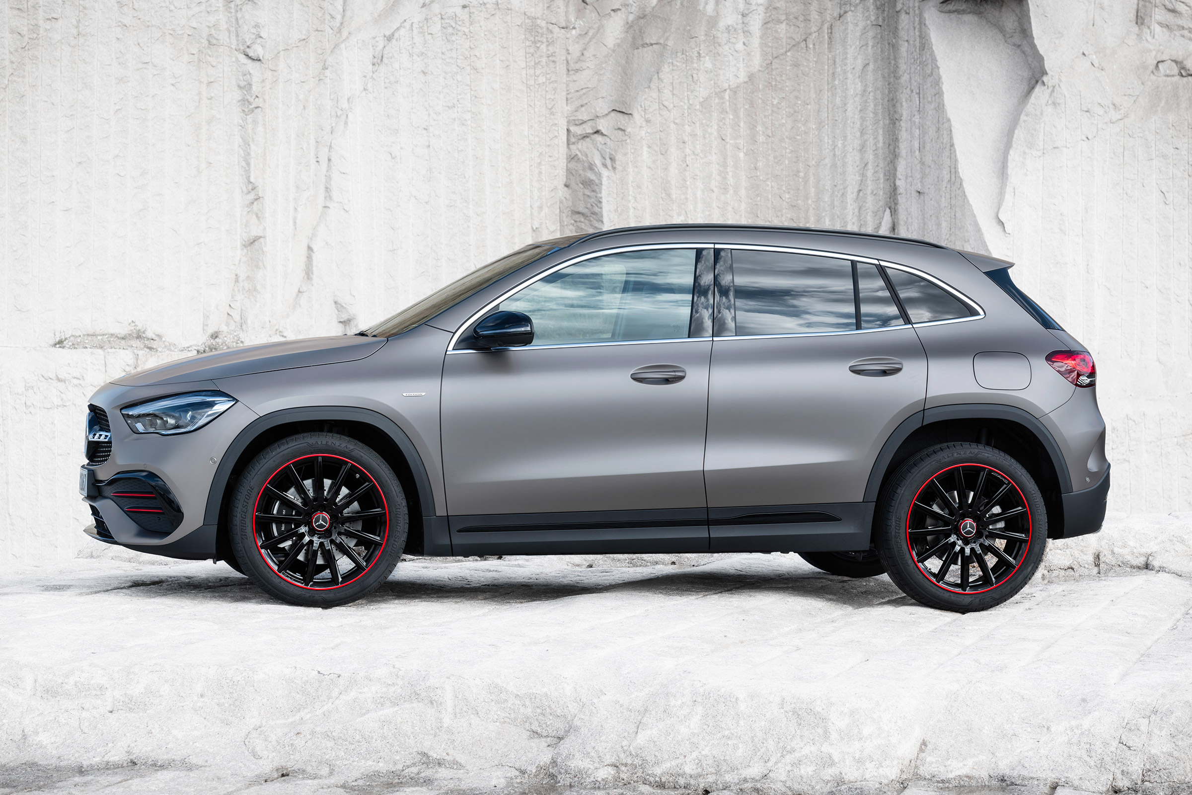 Mercedes GLA - side static