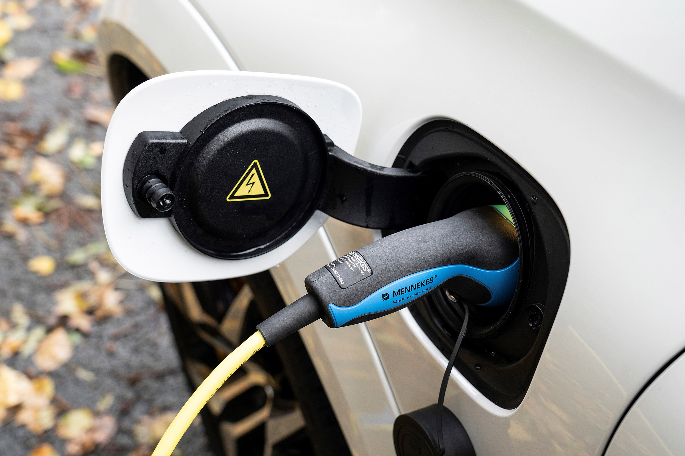 Volvo S60 Polestar Engineered - charging
