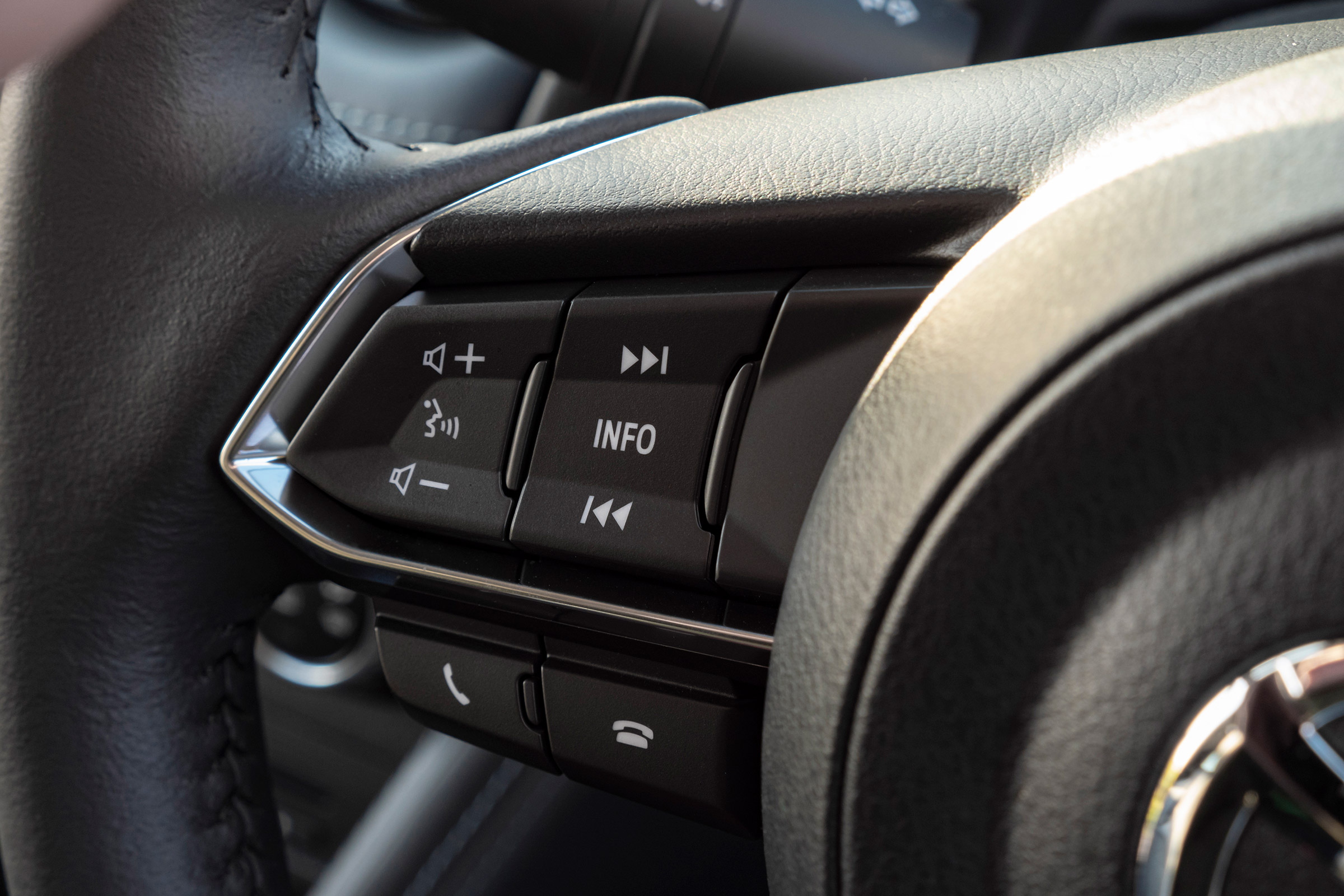 Mazda 2 - steering wheel controls