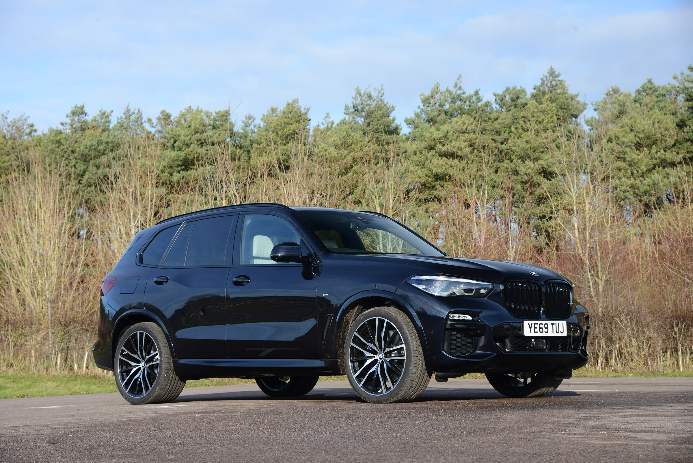 BMW X5 xDrive45e - front static