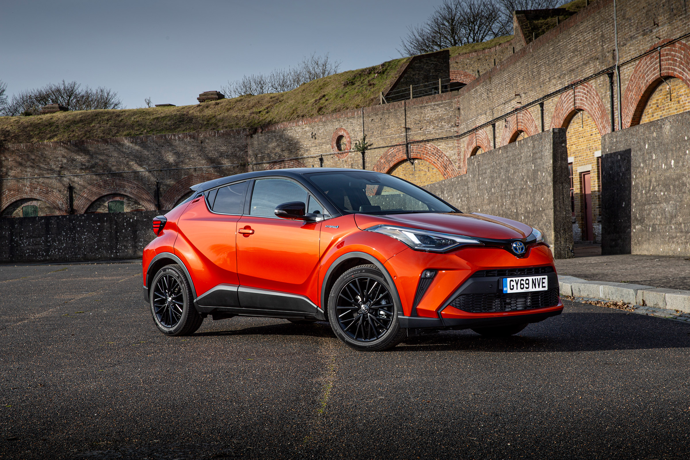 Toyota C-HR - front static