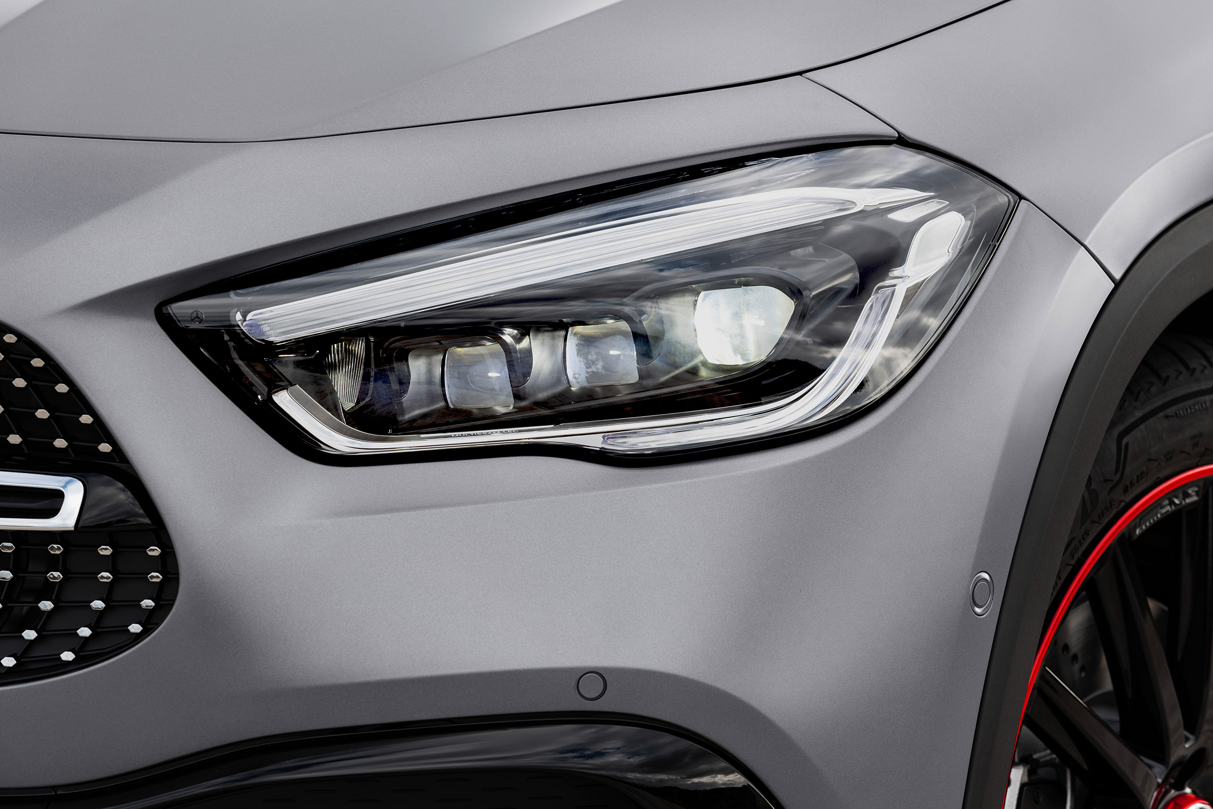 Mercedes GLA - front light