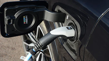 BMW X5 xDrive45e - plugged-in