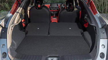 Nissan Juke - boot seats down
