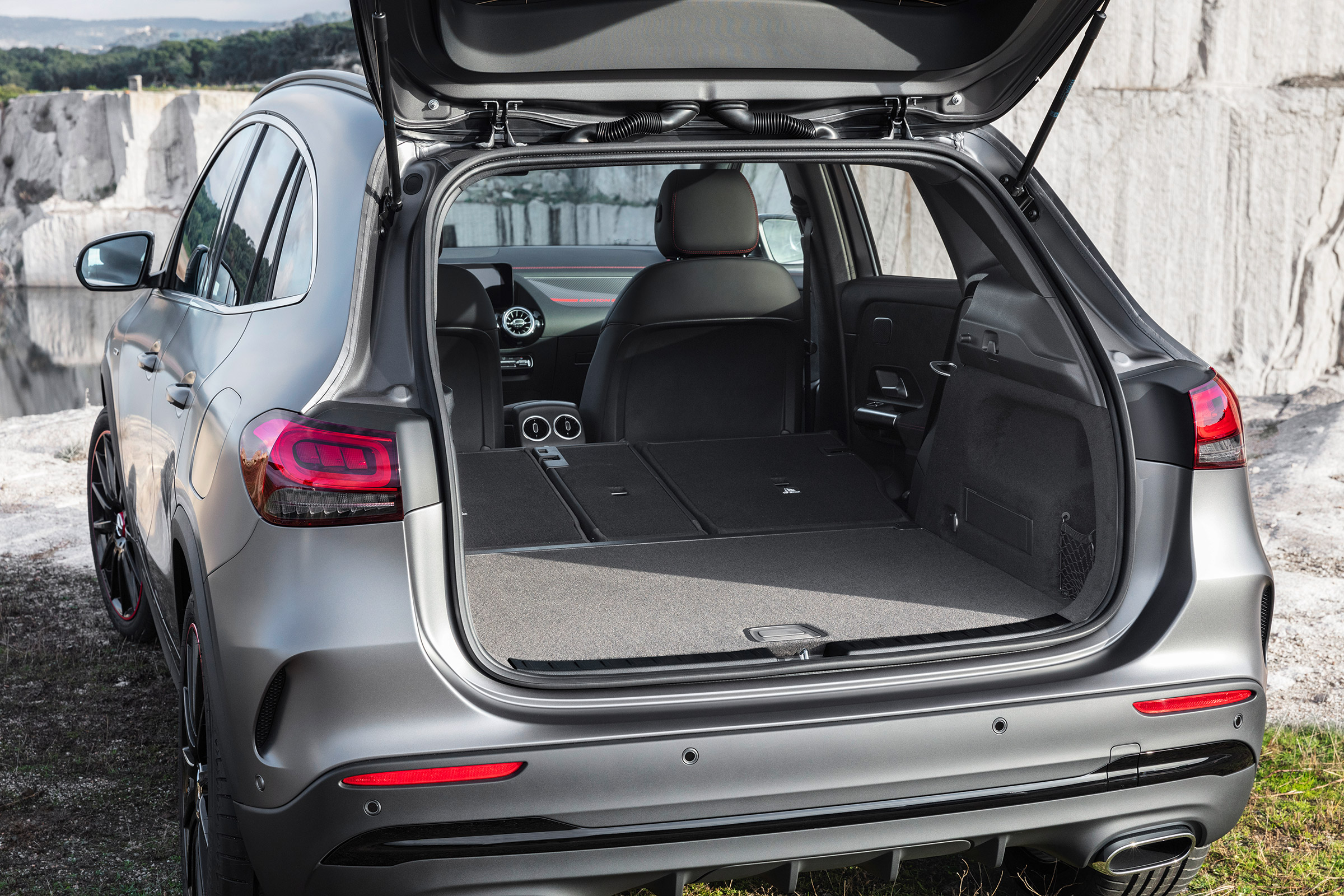 Mercedes GLA - boot seats down