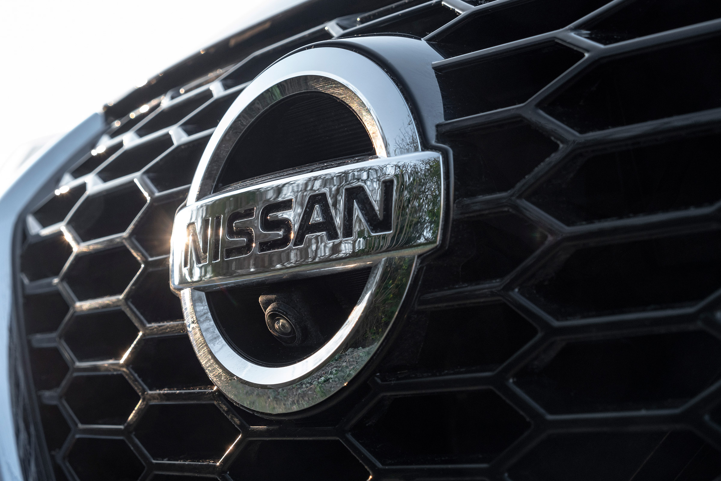 Nissan Juke - Nissan badge