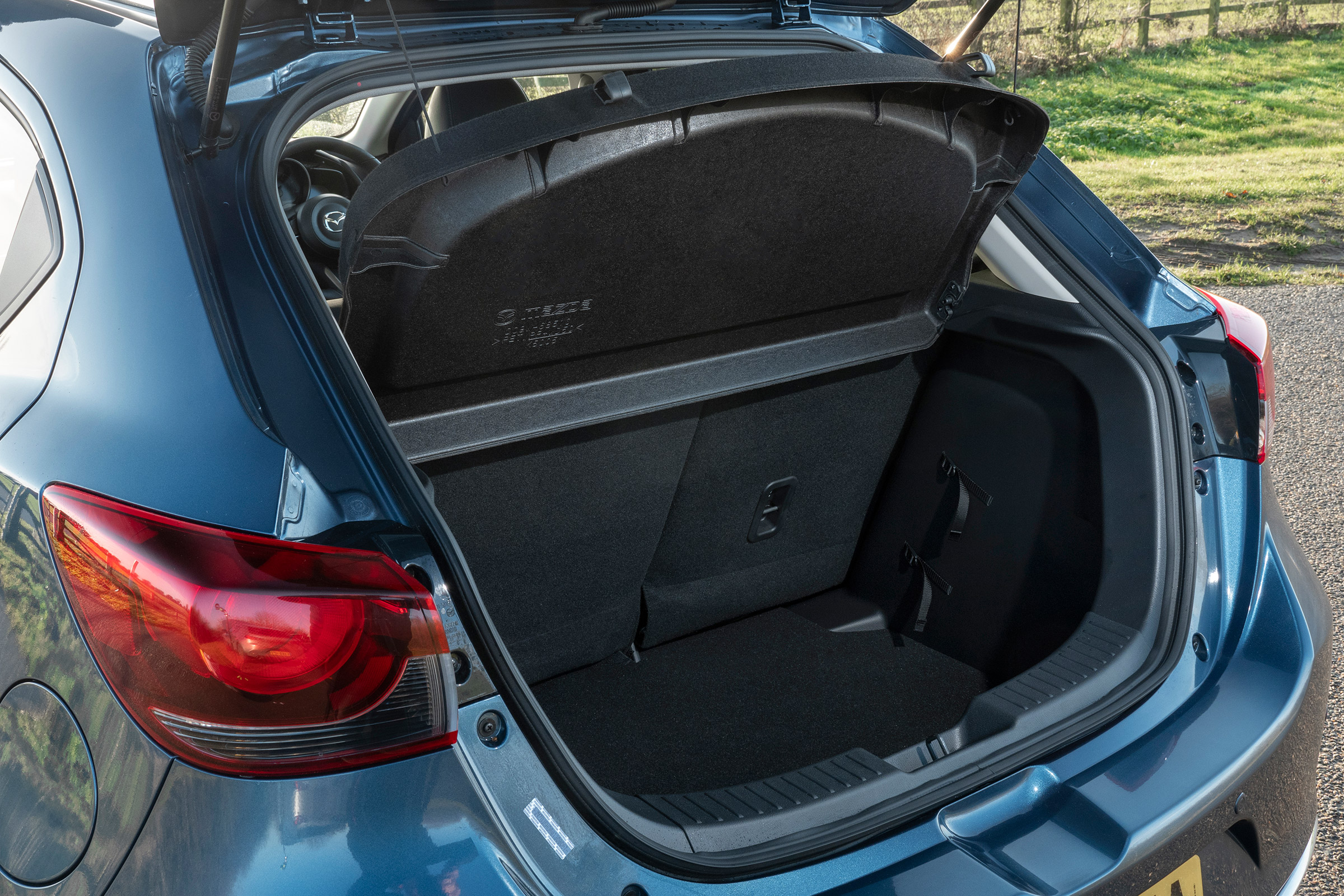 Mazda 2 - boot
