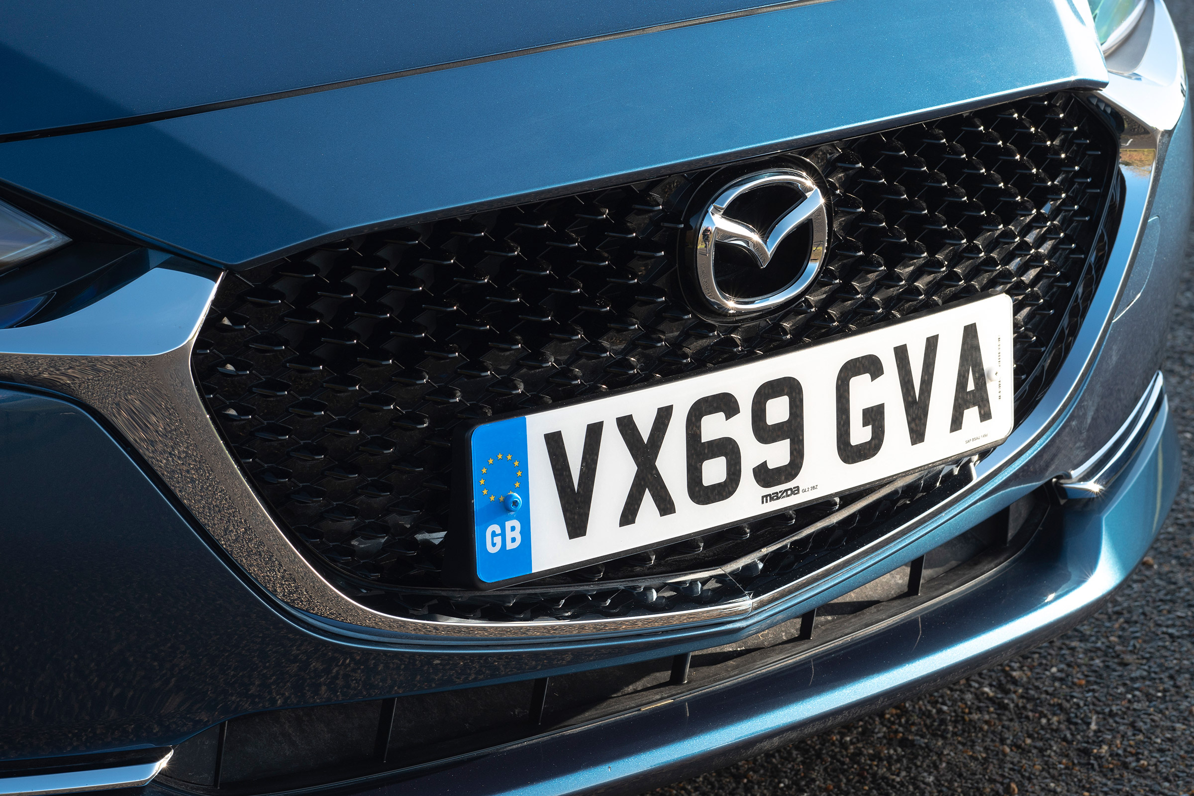 Mazda 2 - grille