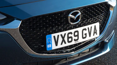 Mazda 2 - grille
