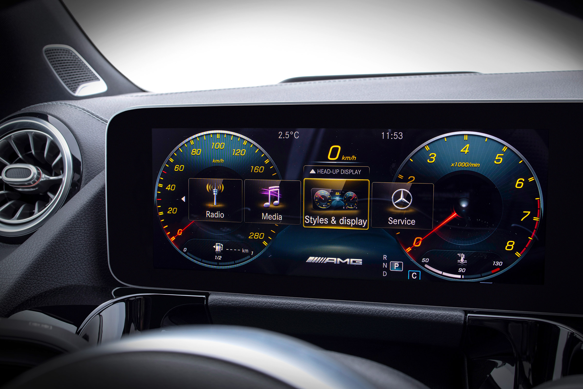 Mercedes GLA - screen