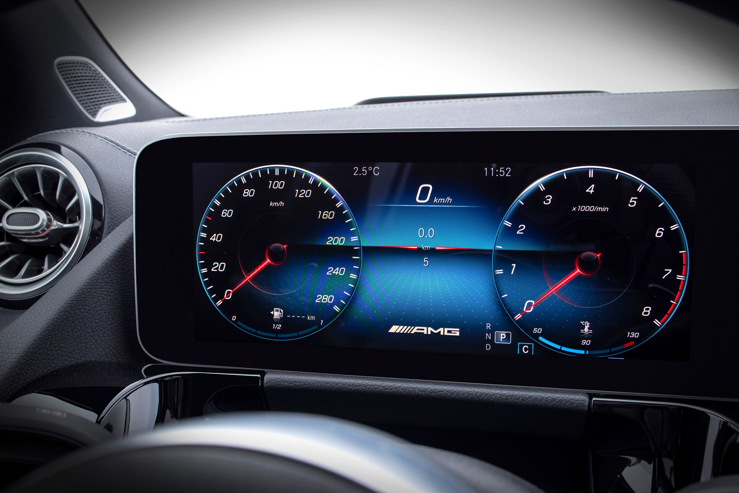 Mercedes GLA - screen info